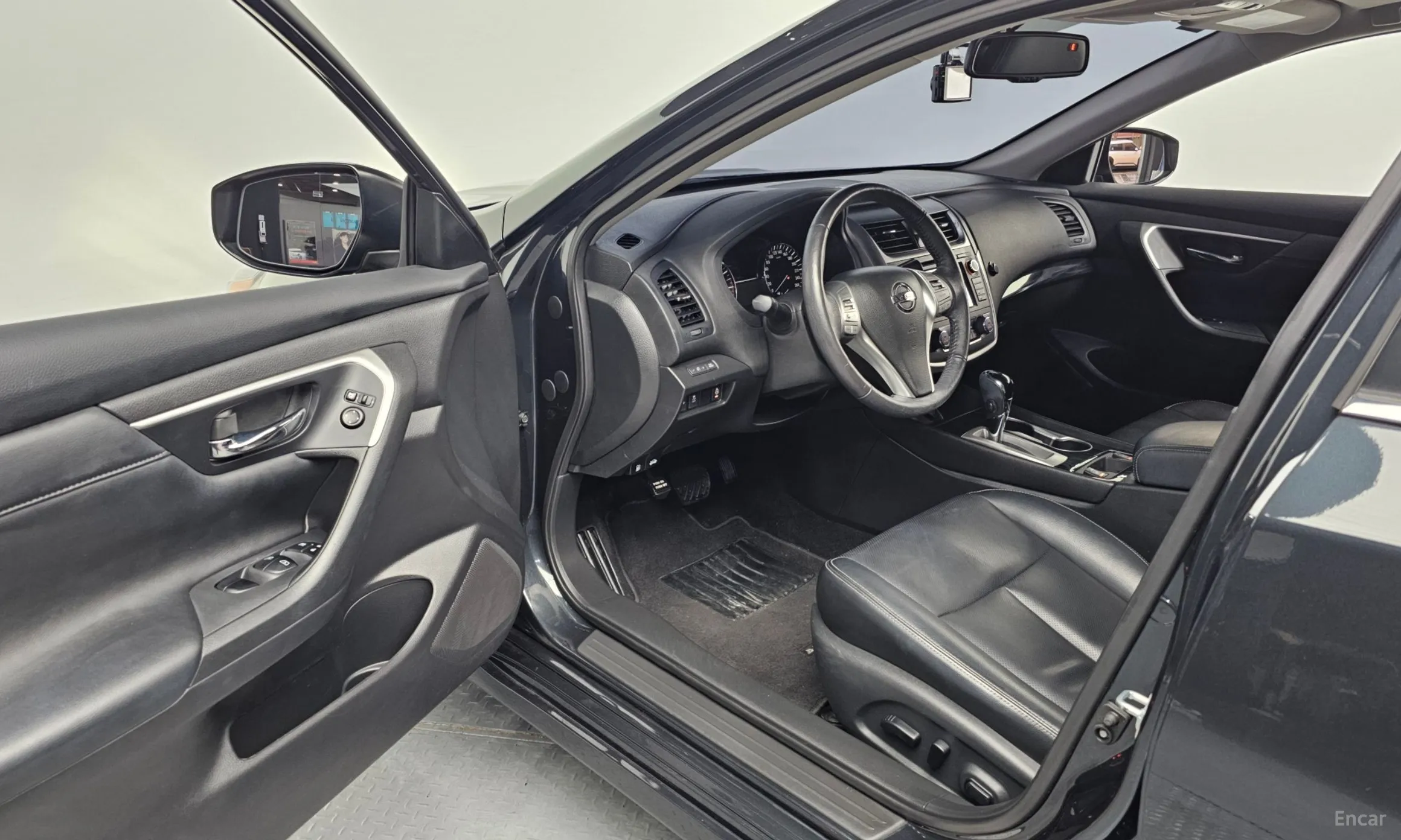 Nissan Altima превью 10