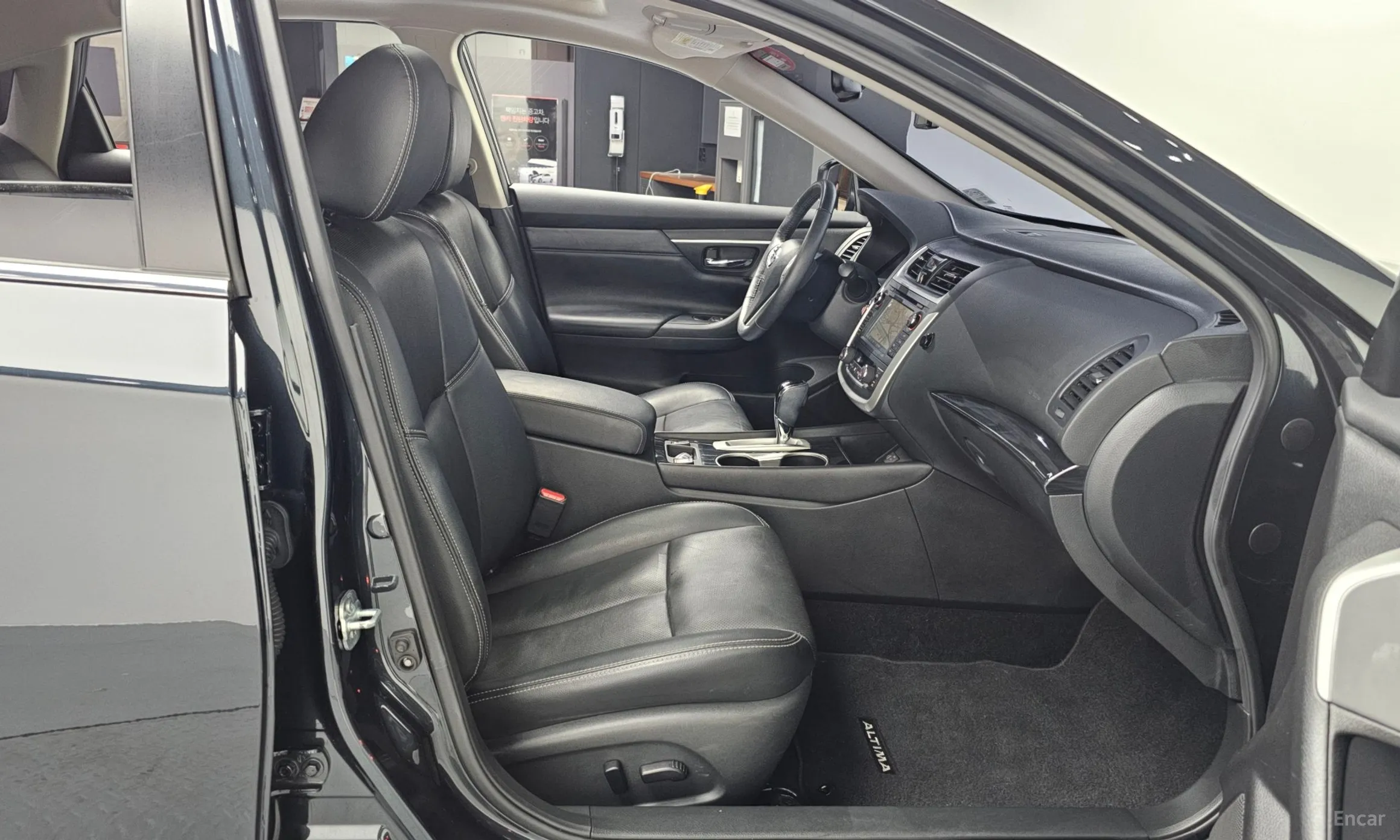 Nissan Altima превью 11