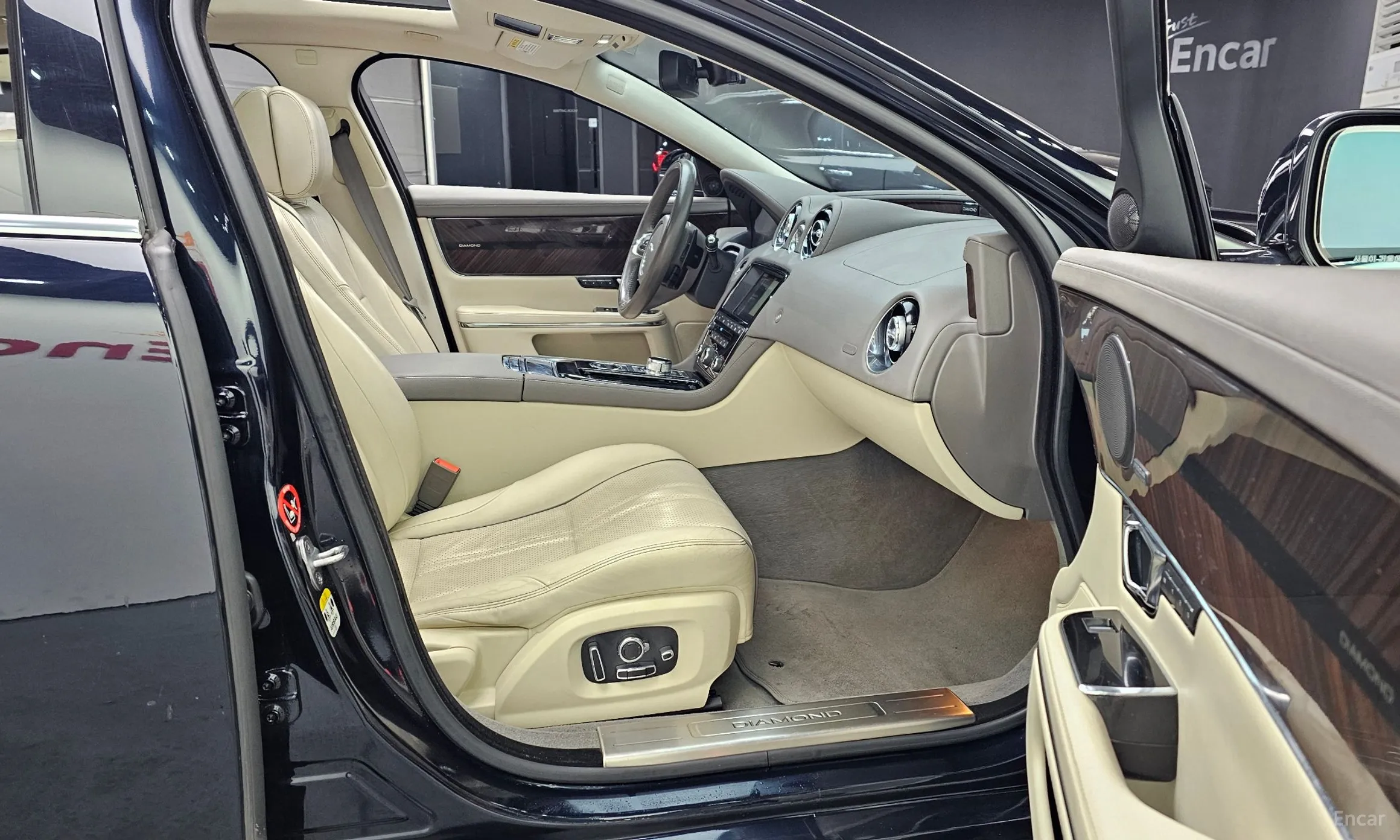 Jaguar All New XJ превью 11