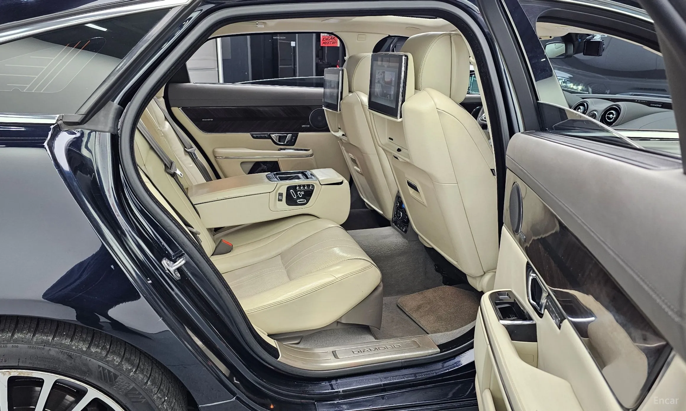 Jaguar All New XJ превью 12