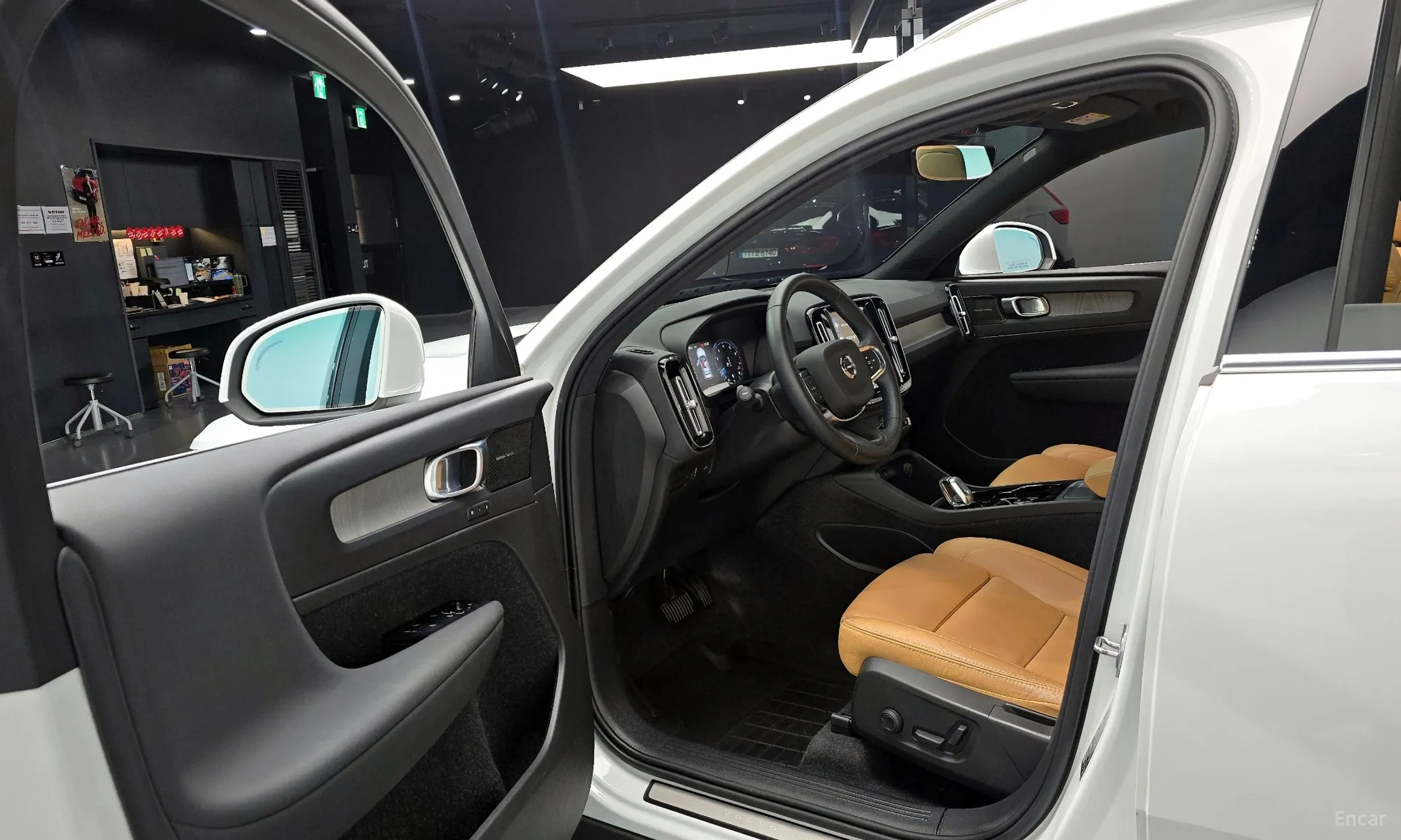 Volvo XC40 превью 10