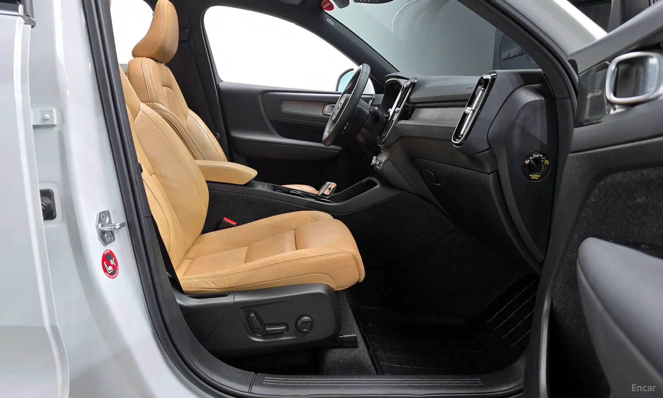 Volvo XC40 превью 11