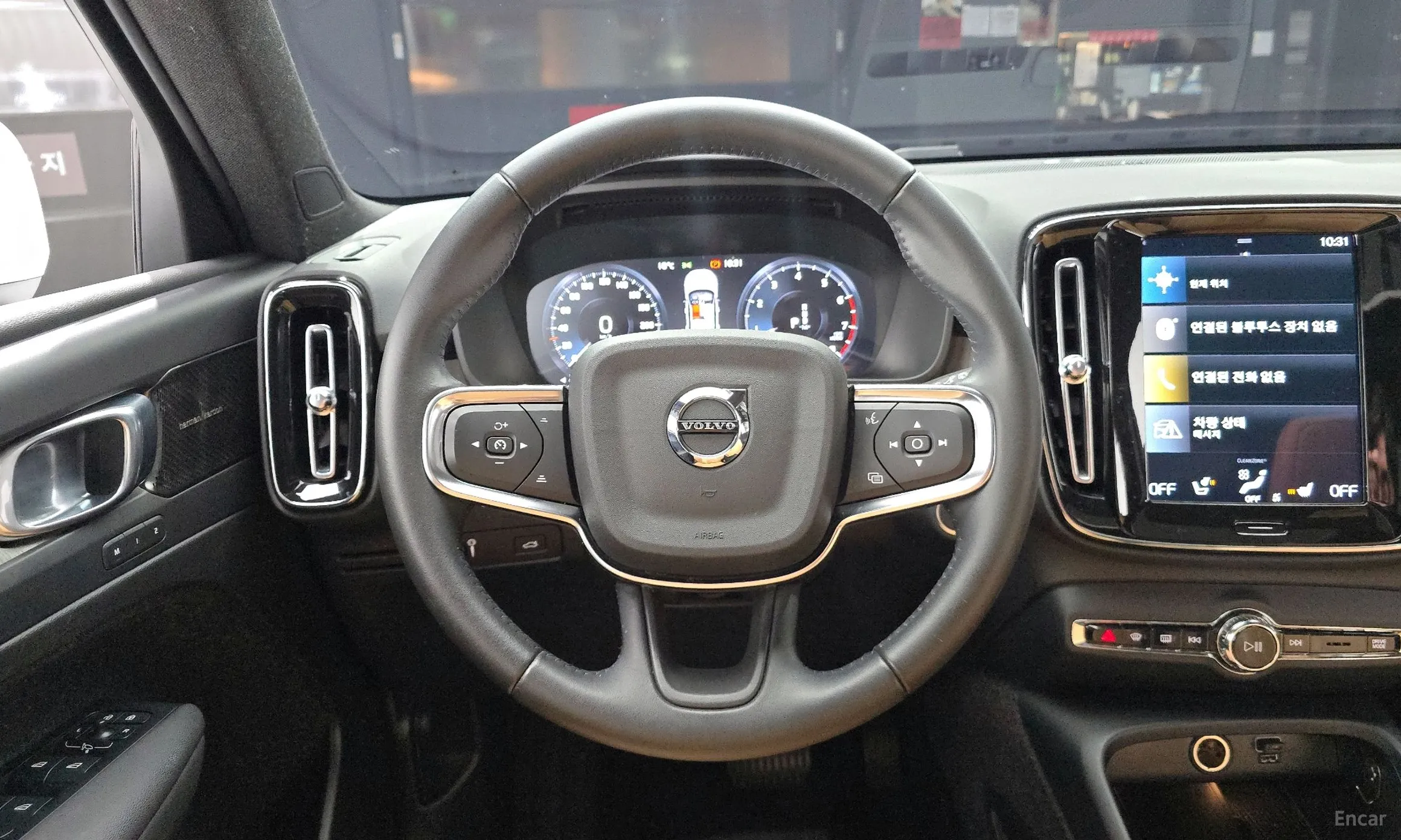 Volvo XC40 превью 13