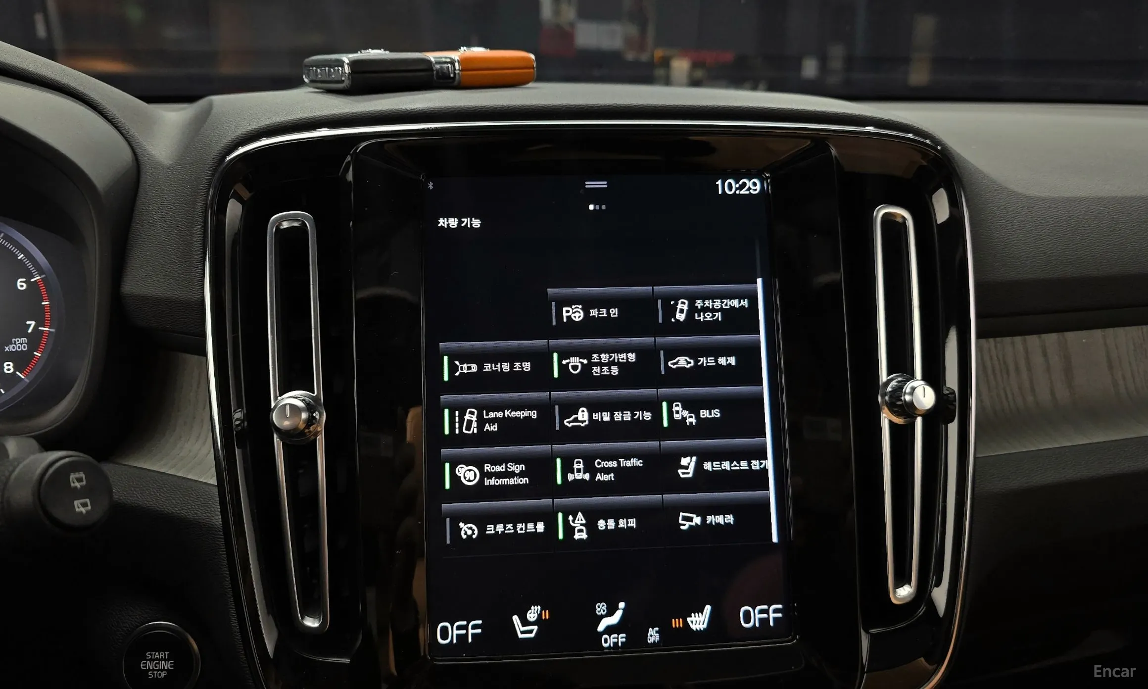 Volvo XC40 превью 15