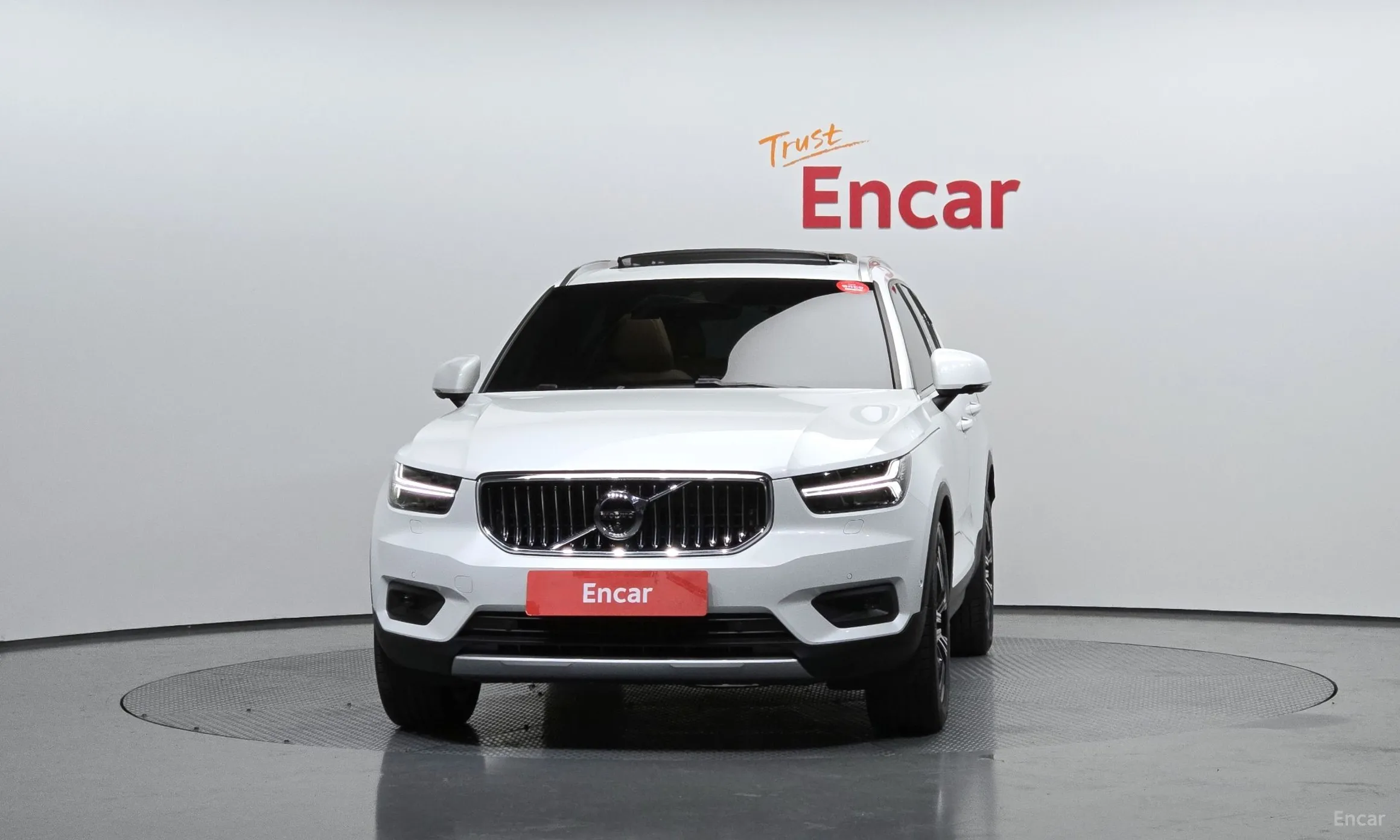 Volvo XC40 превью 3