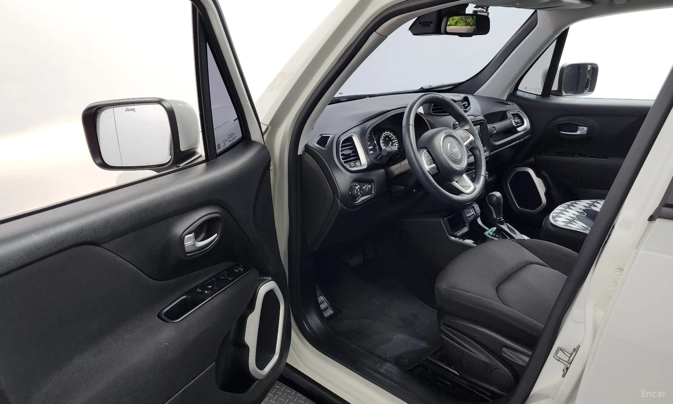 Jeep Renegade превью 10