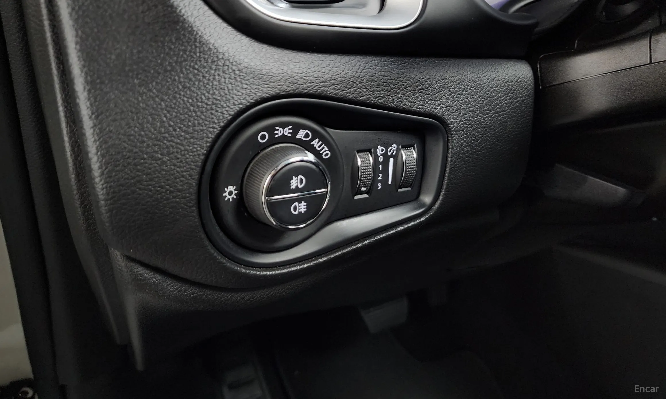 Jeep Renegade превью 14