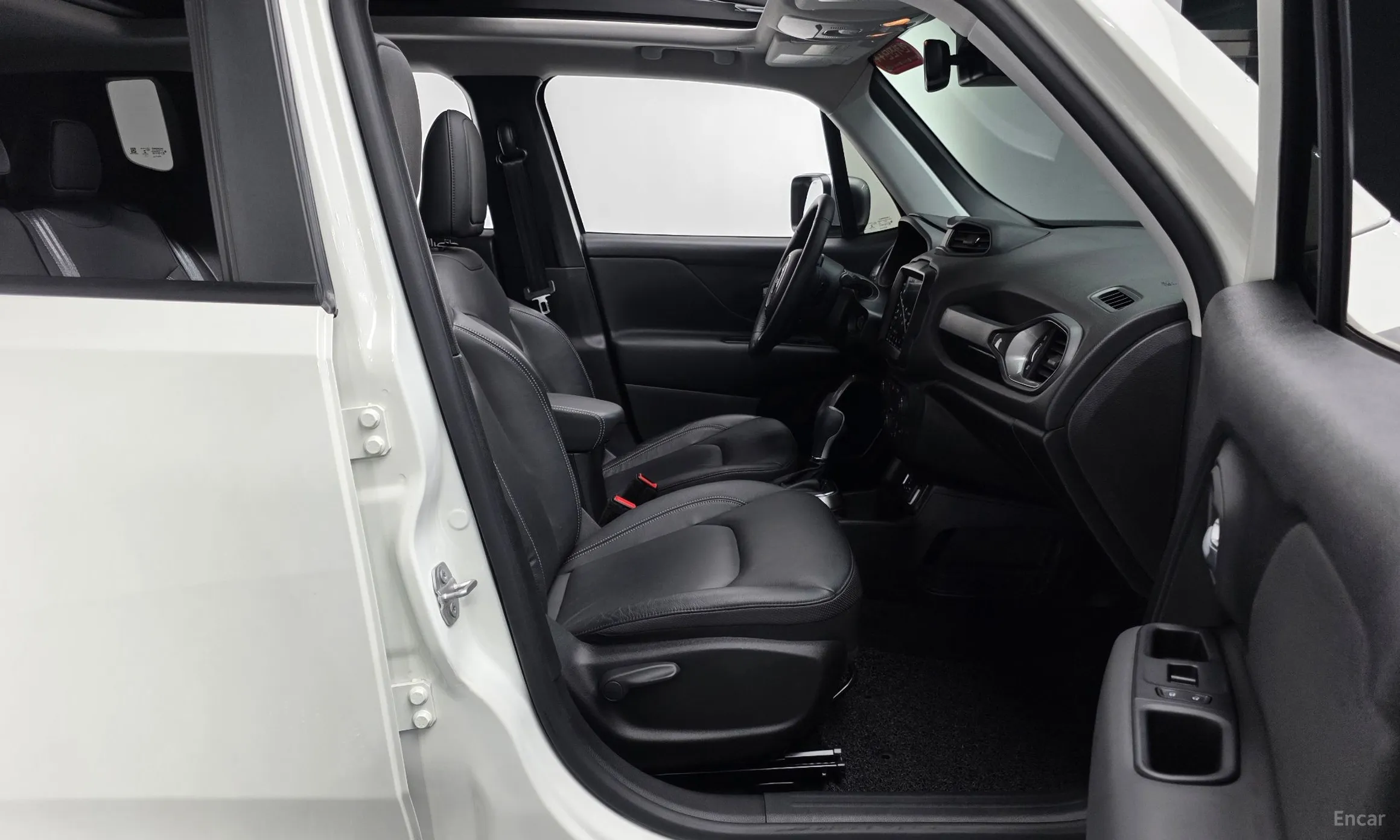 Jeep Renegade превью 10