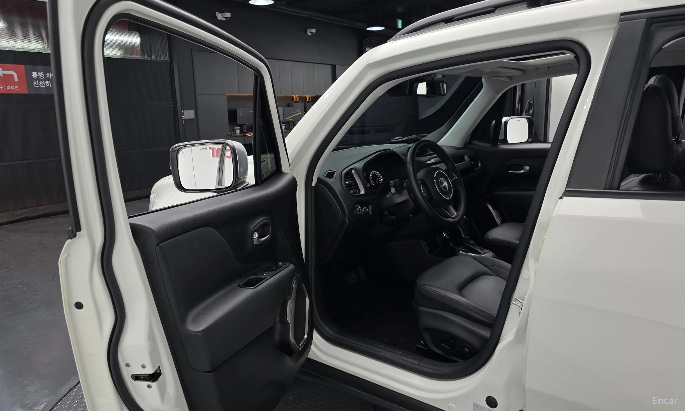 Jeep Renegade превью 11