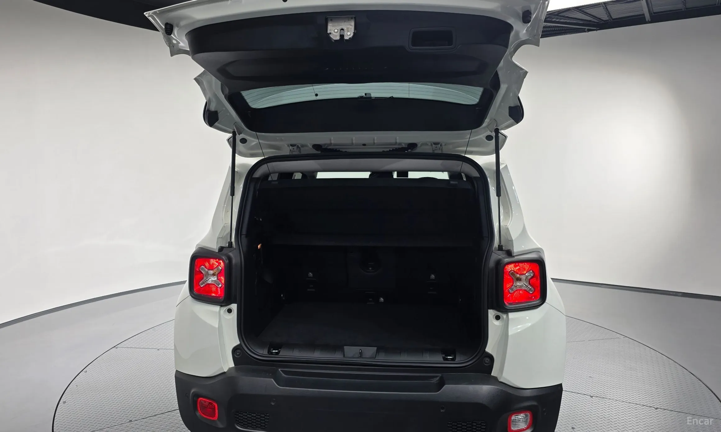 Jeep Renegade превью 20