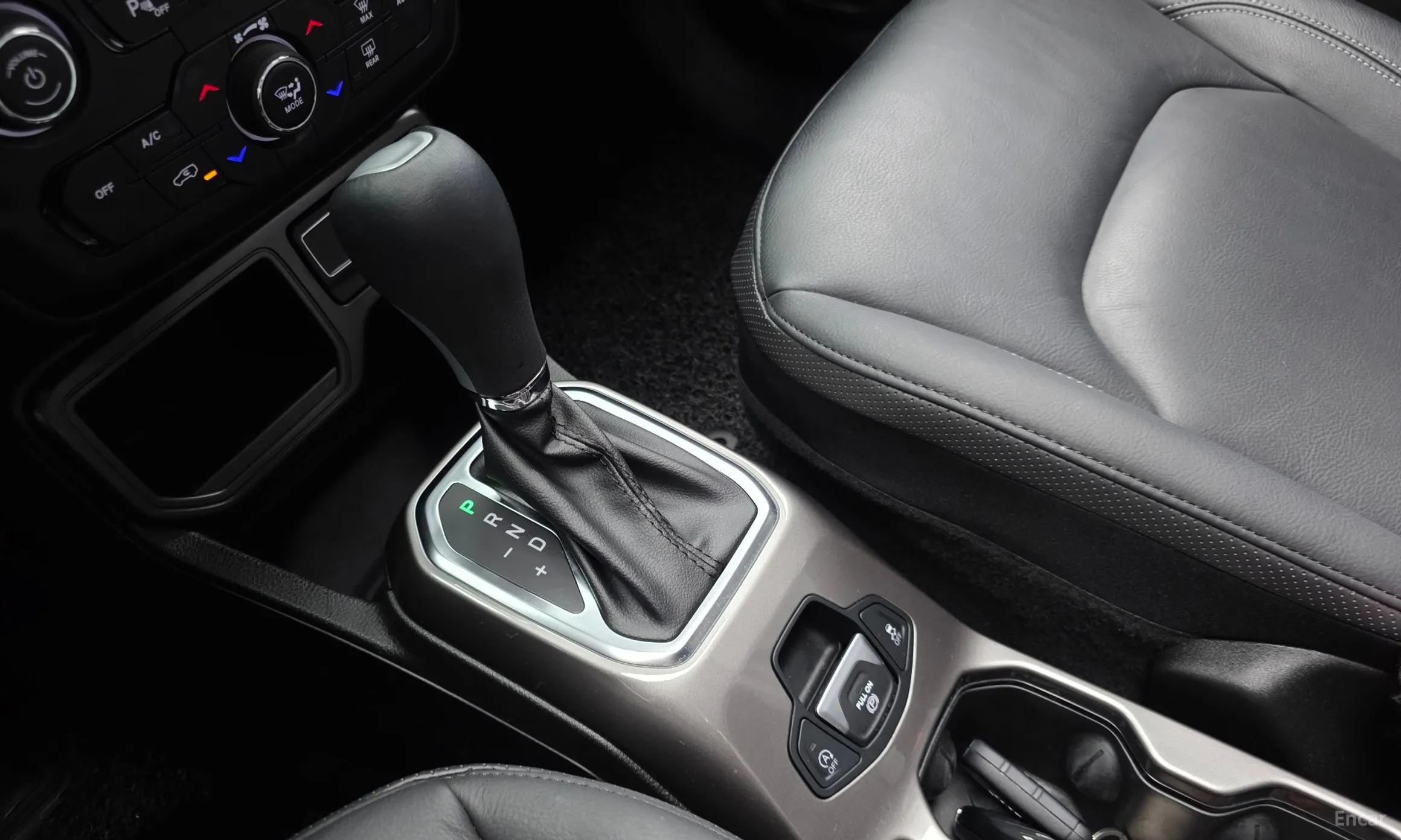 Jeep Renegade превью 9