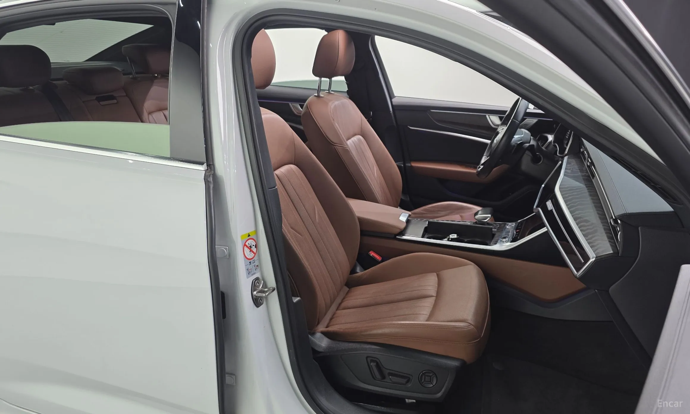 Audi A6 (C8) превью 12