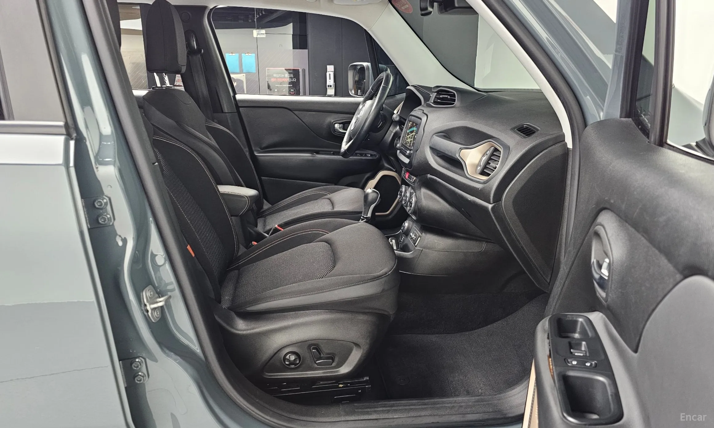 Jeep Renegade превью 11