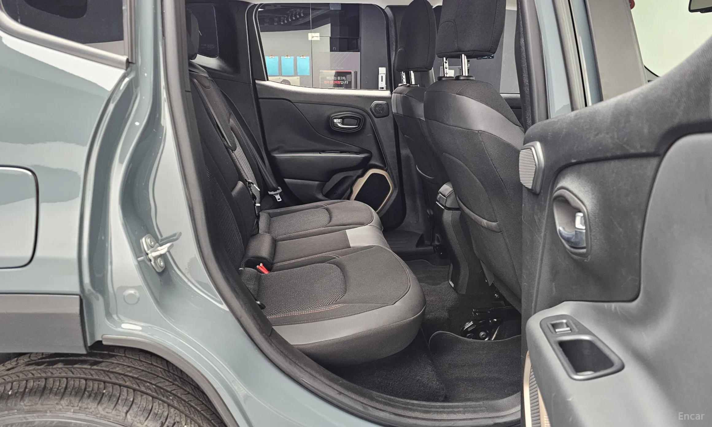 Jeep Renegade превью 12
