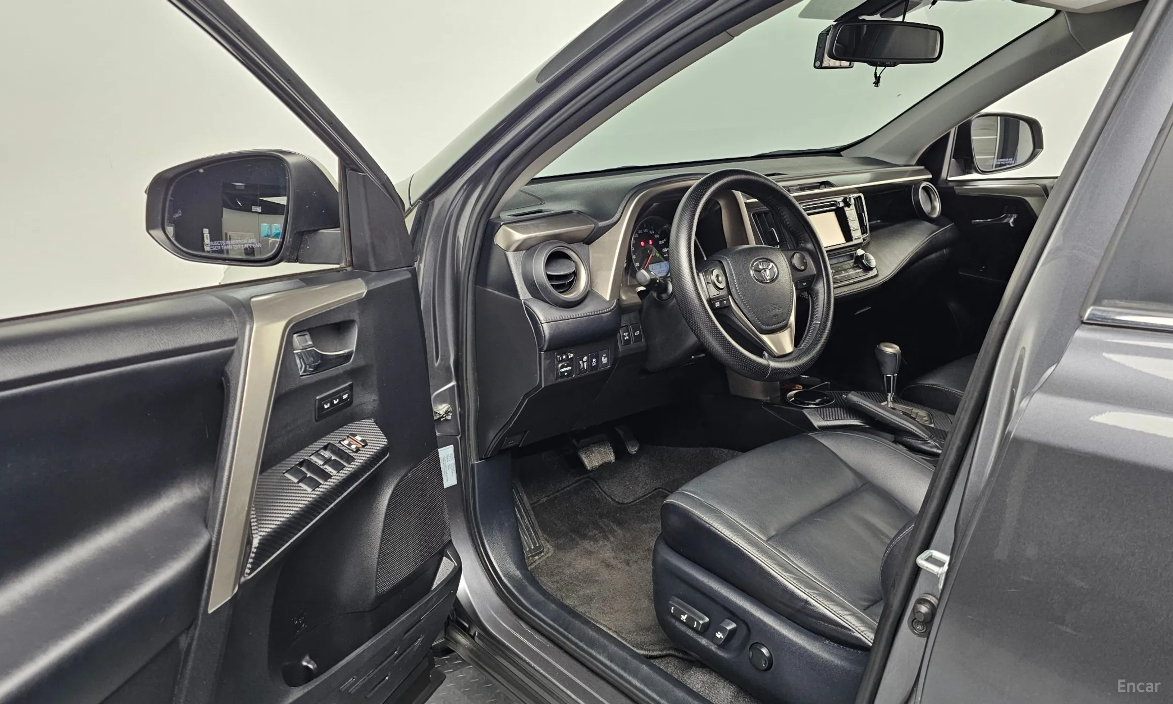 Toyota RAV4 превью 10