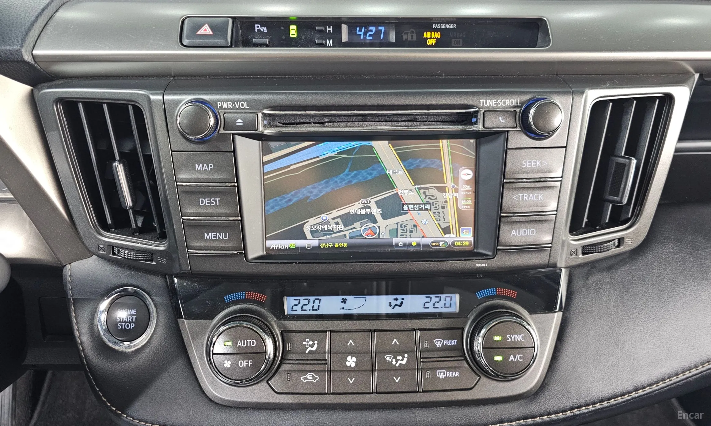 Toyota RAV4 превью 14