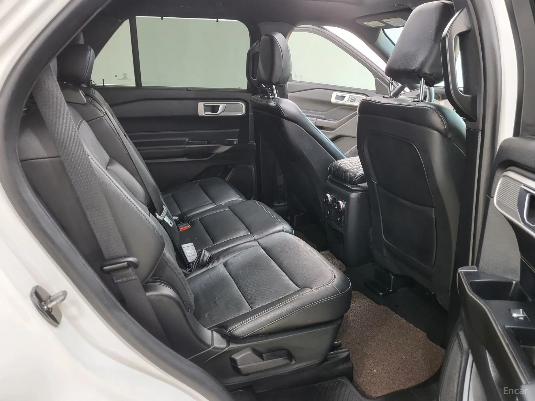 Ford Explorer 6th Generation превью 19