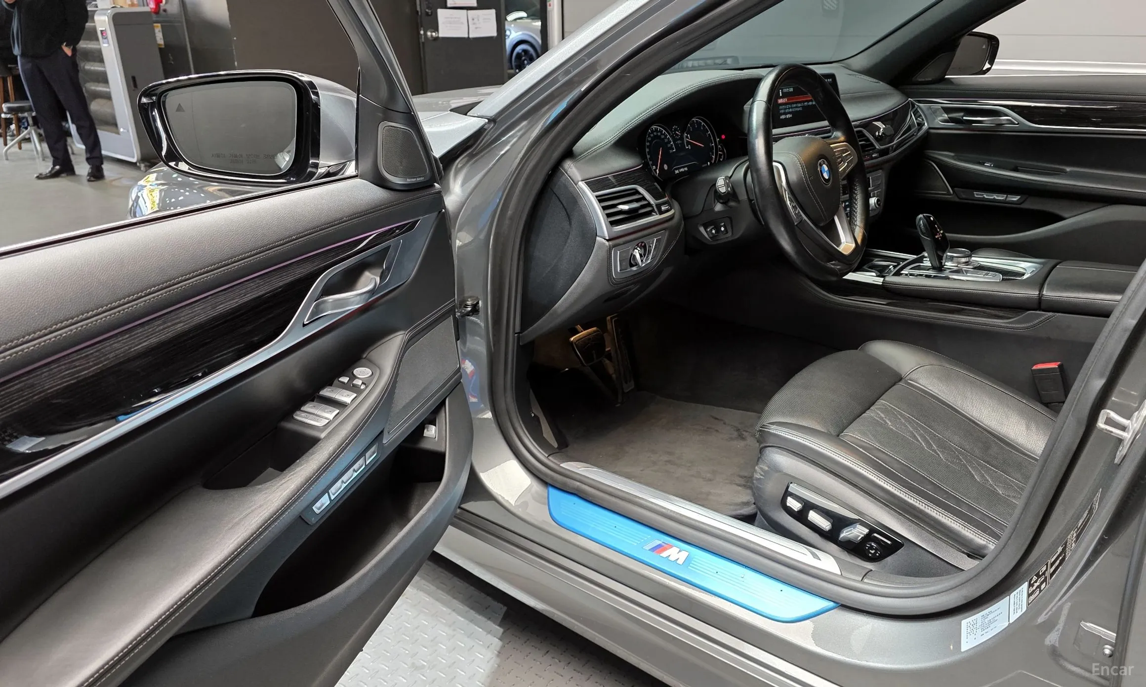 BMW 7 Series (G11) превью 11