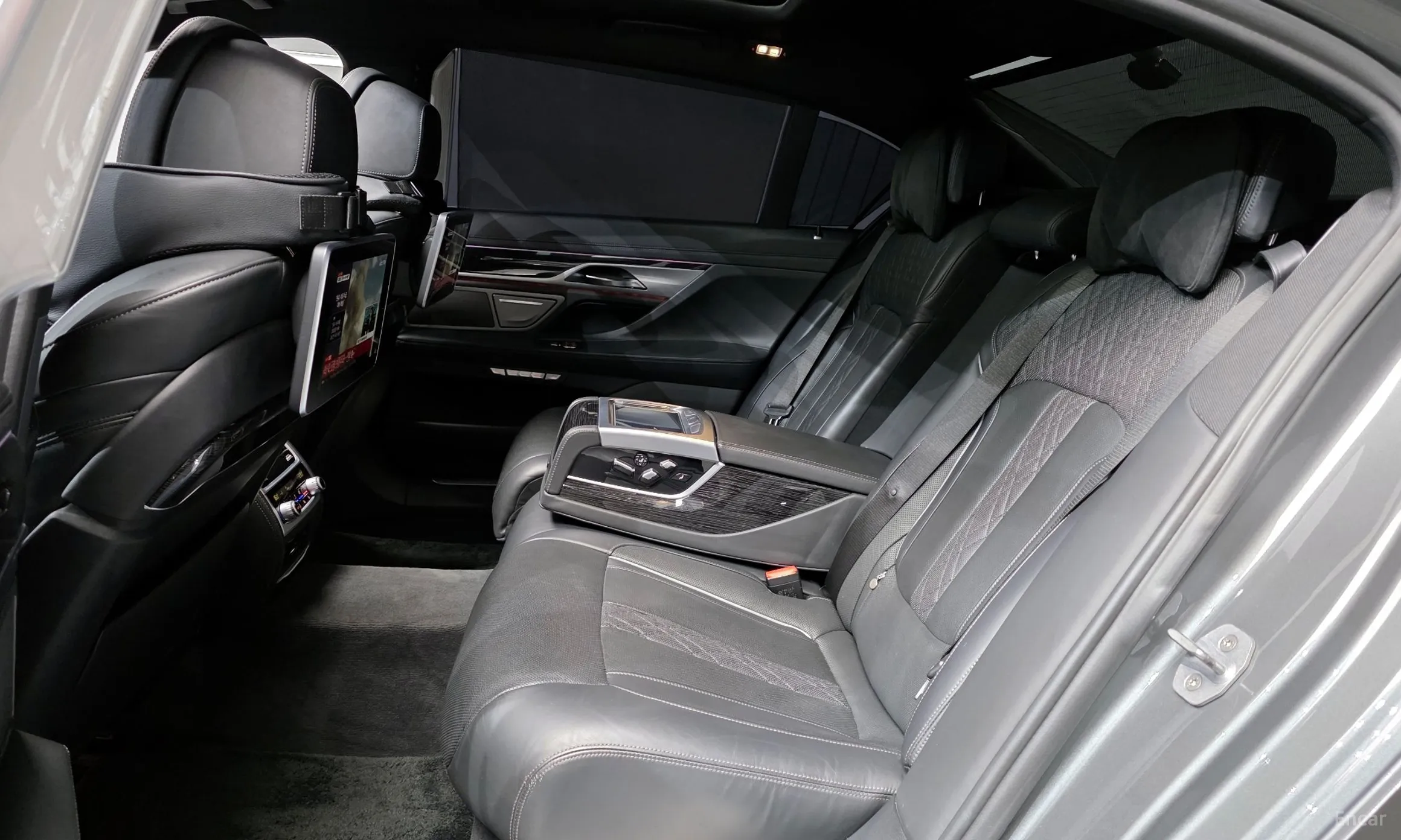 BMW 7 Series (G11) превью 12