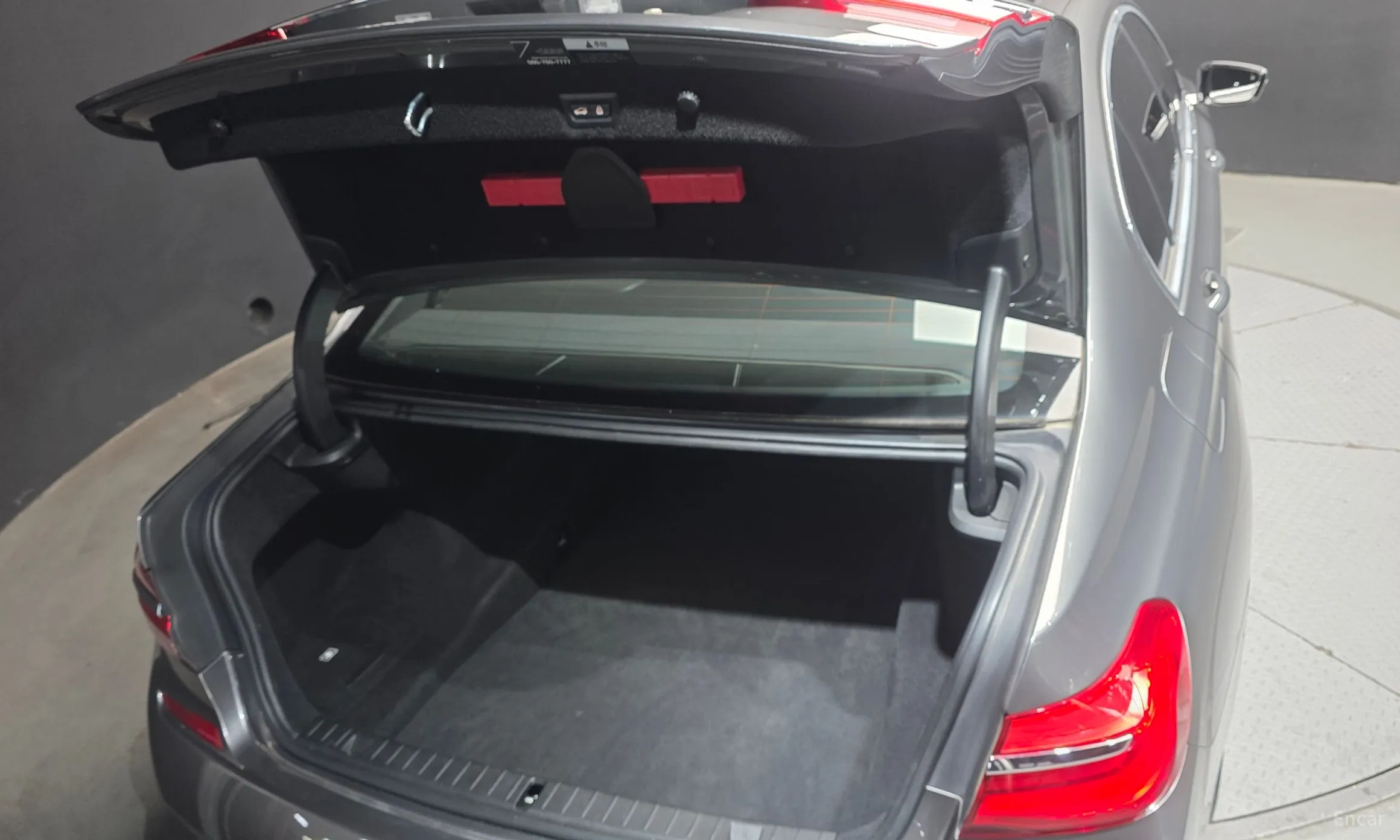 BMW 7 Series (G11) превью 20