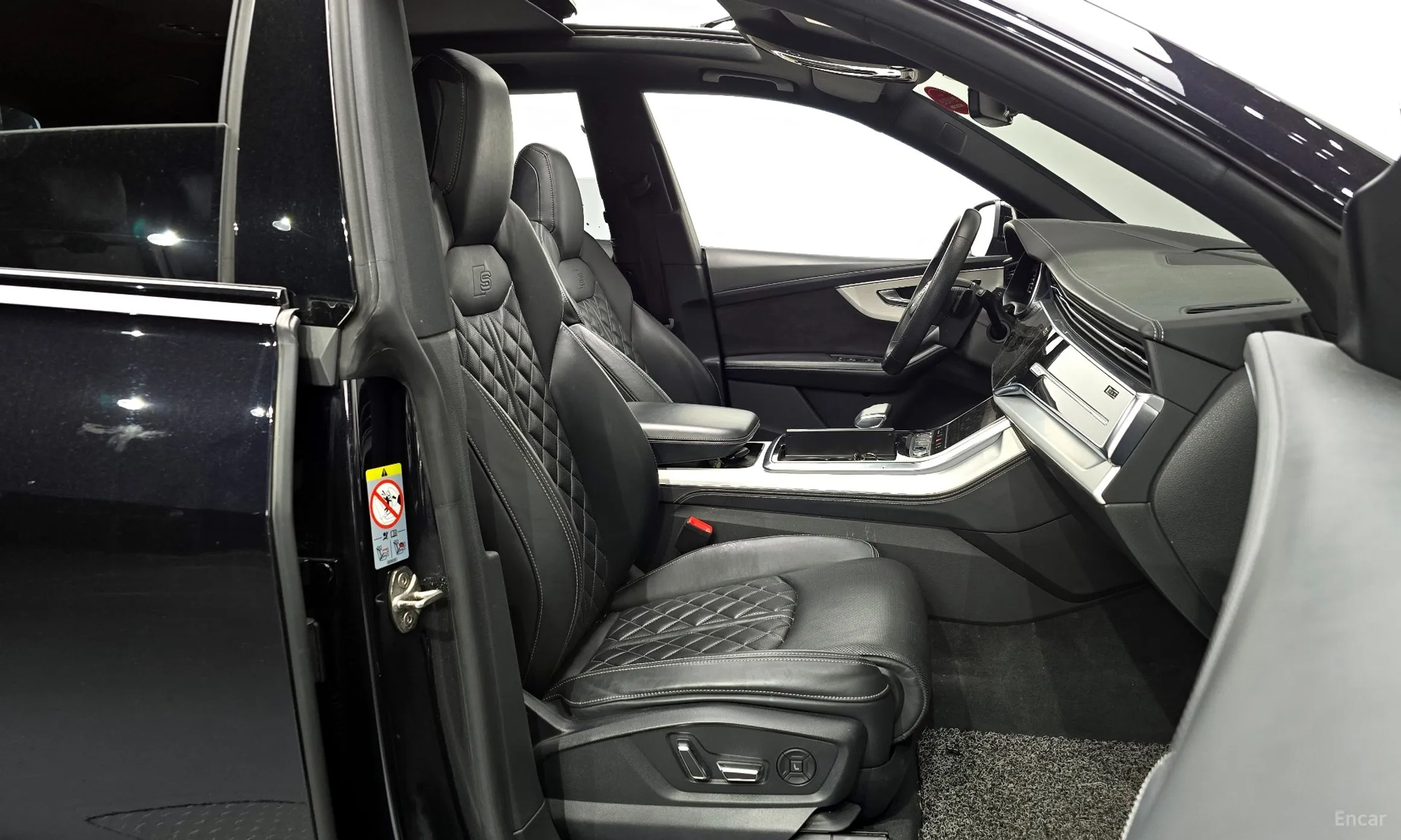 Audi Q8 (4M) превью 10