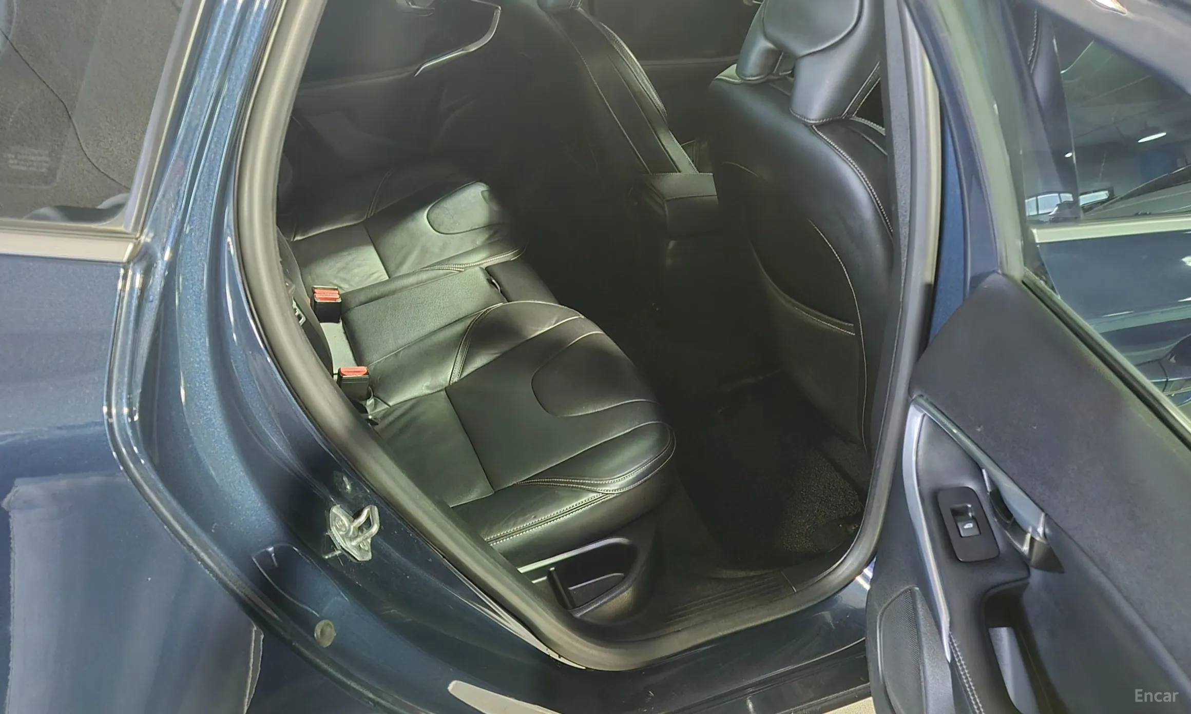 Volvo V40 превью 11