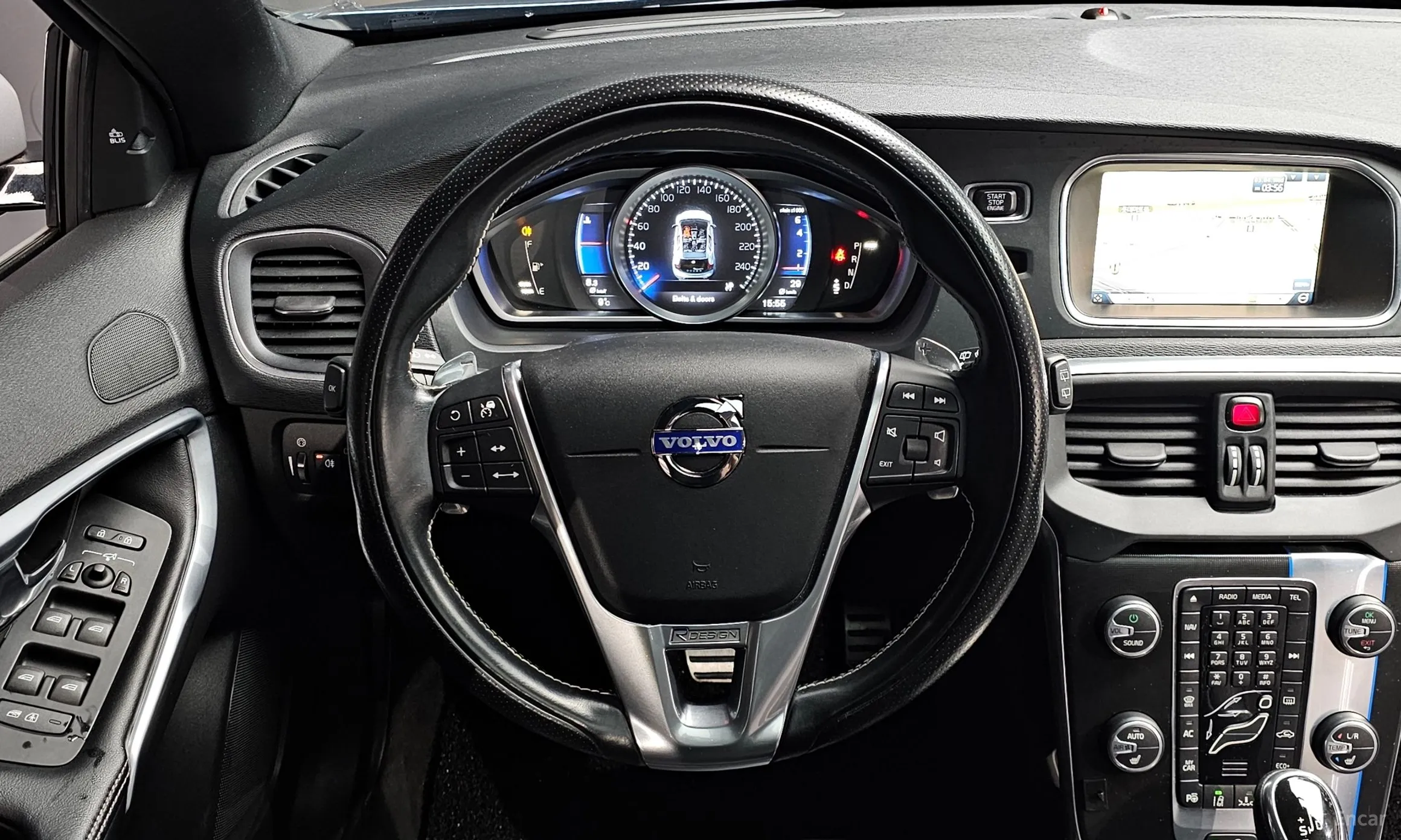Volvo V40 превью 14