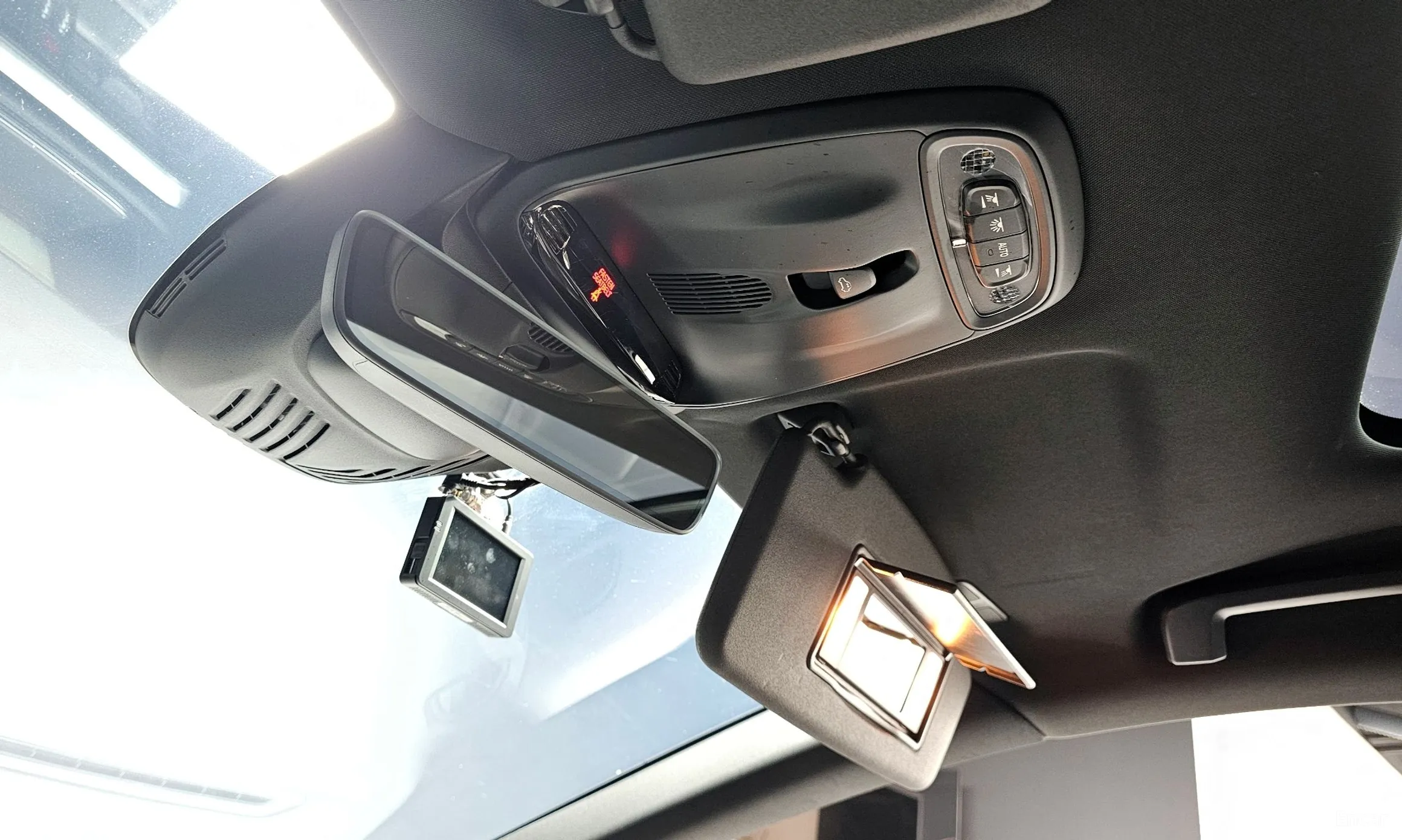 Volvo V40 превью 18