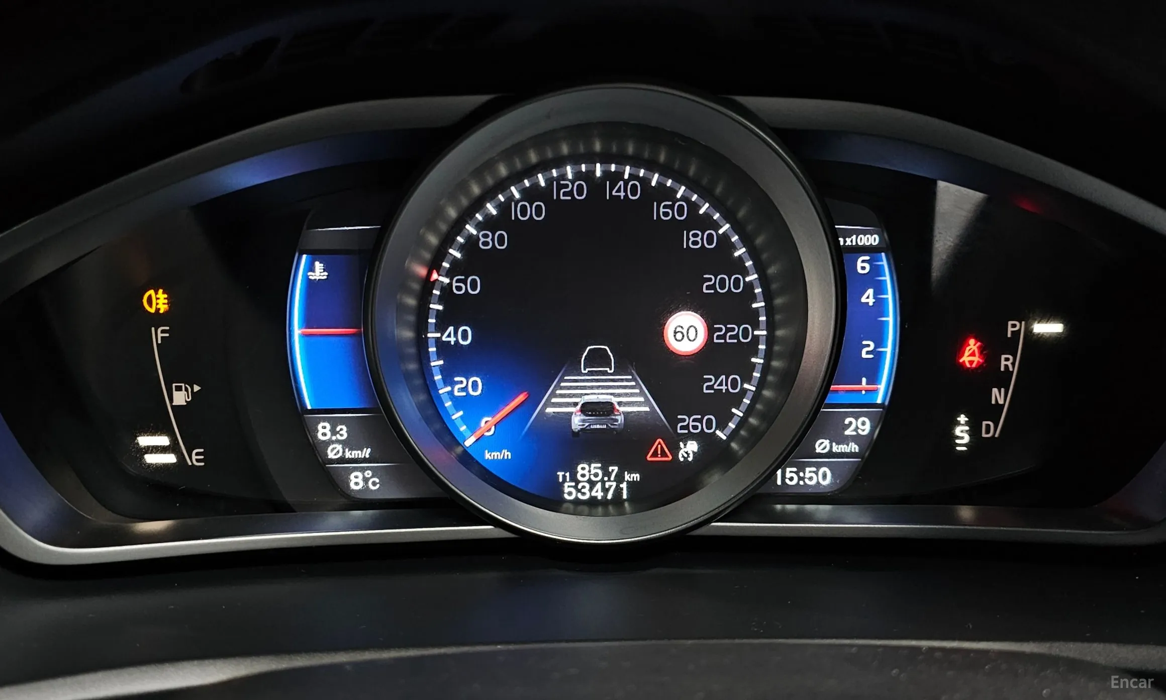 Volvo V40 превью 8