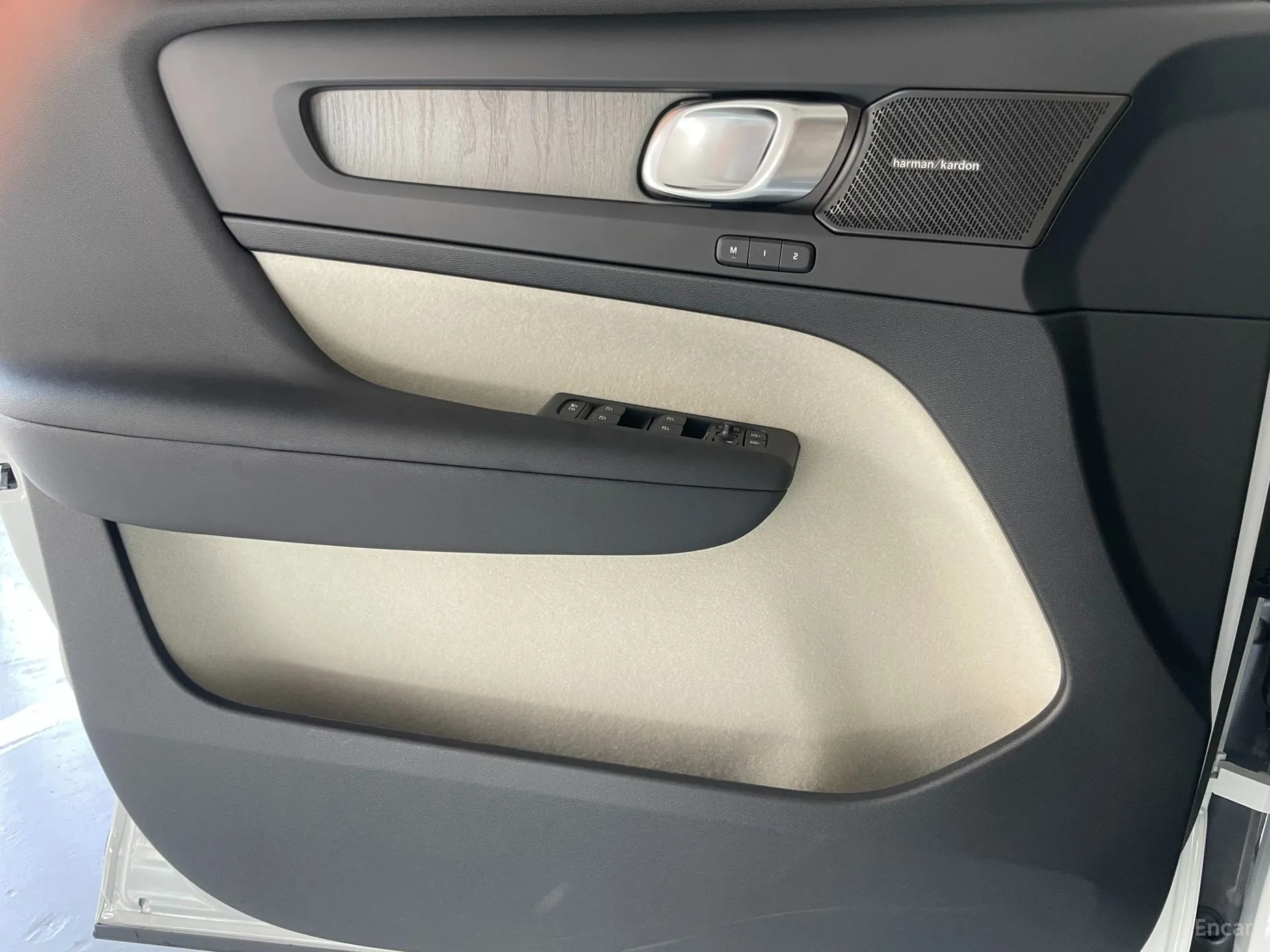 Volvo XC40 превью 19