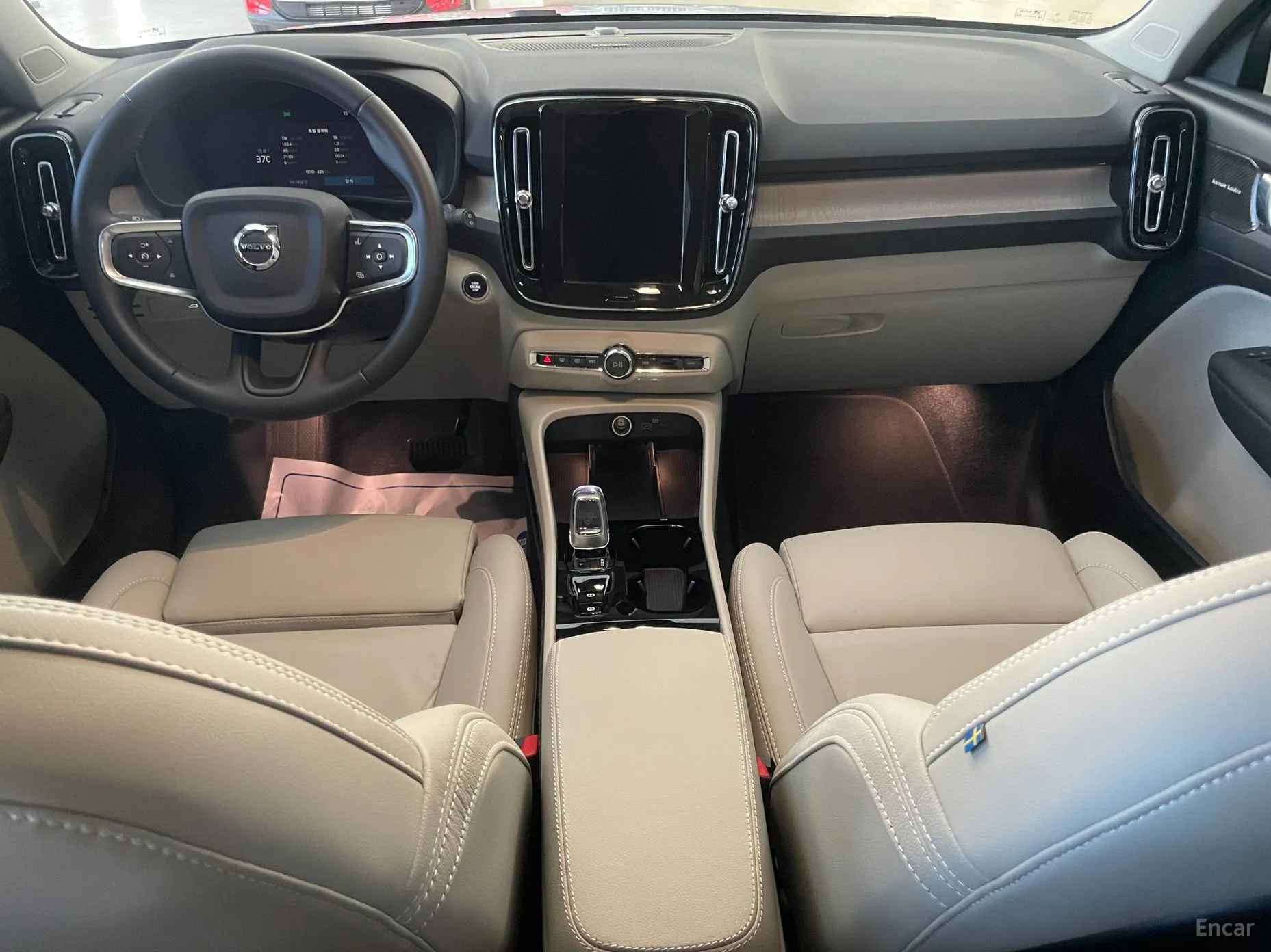 Volvo XC40 превью 7