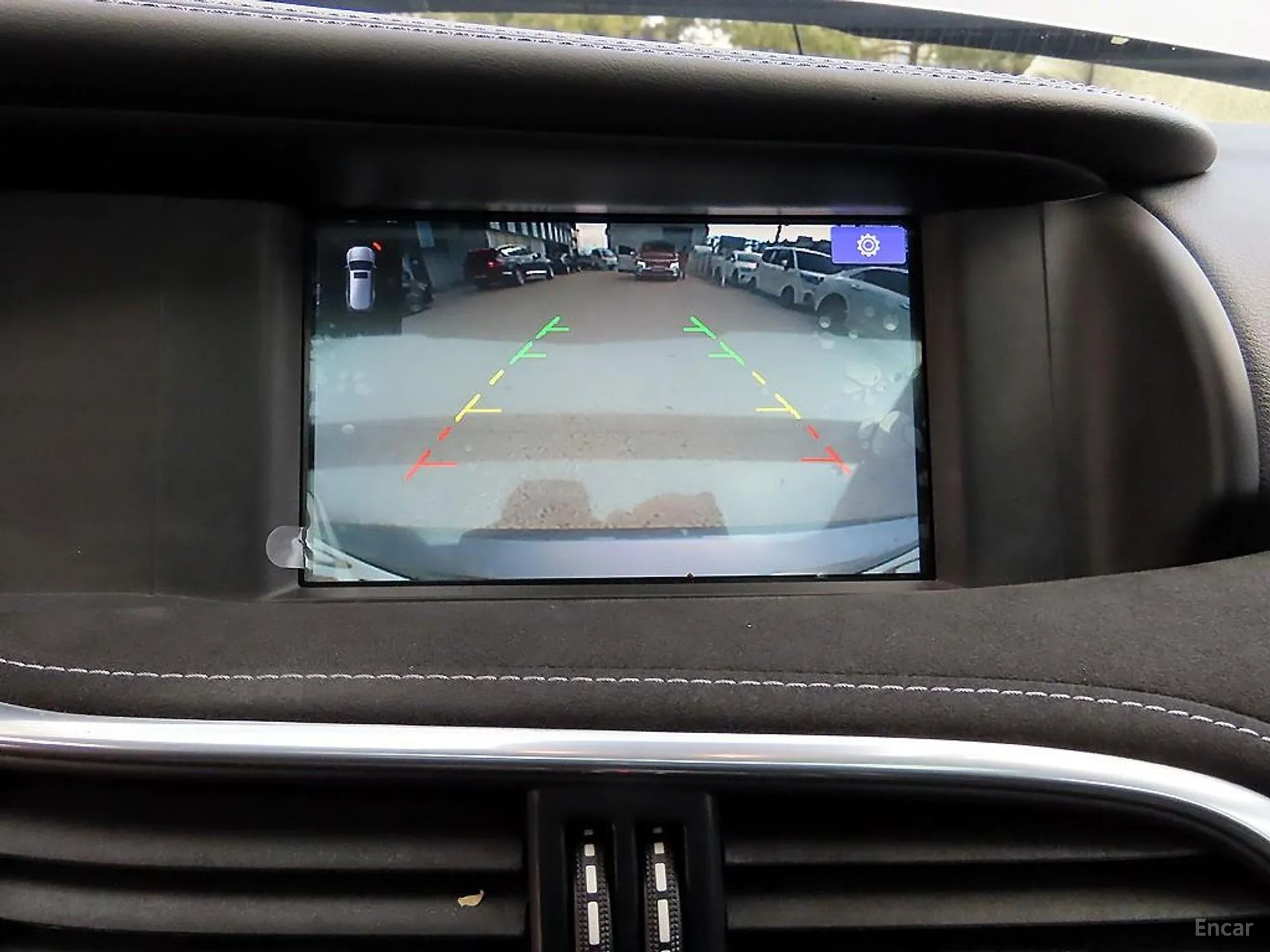 Infiniti Q30 превью 13