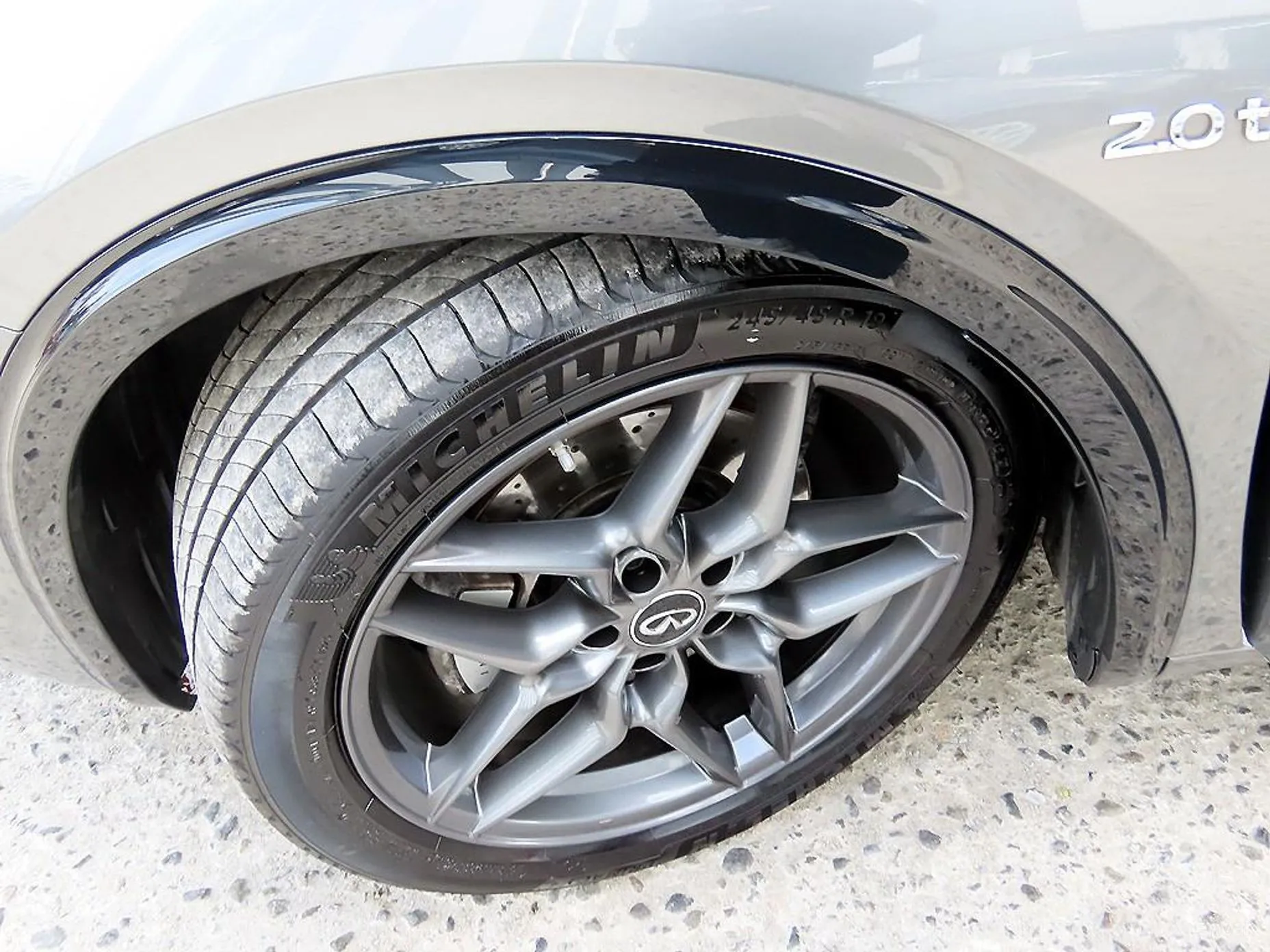 Infiniti Q30 превью 19