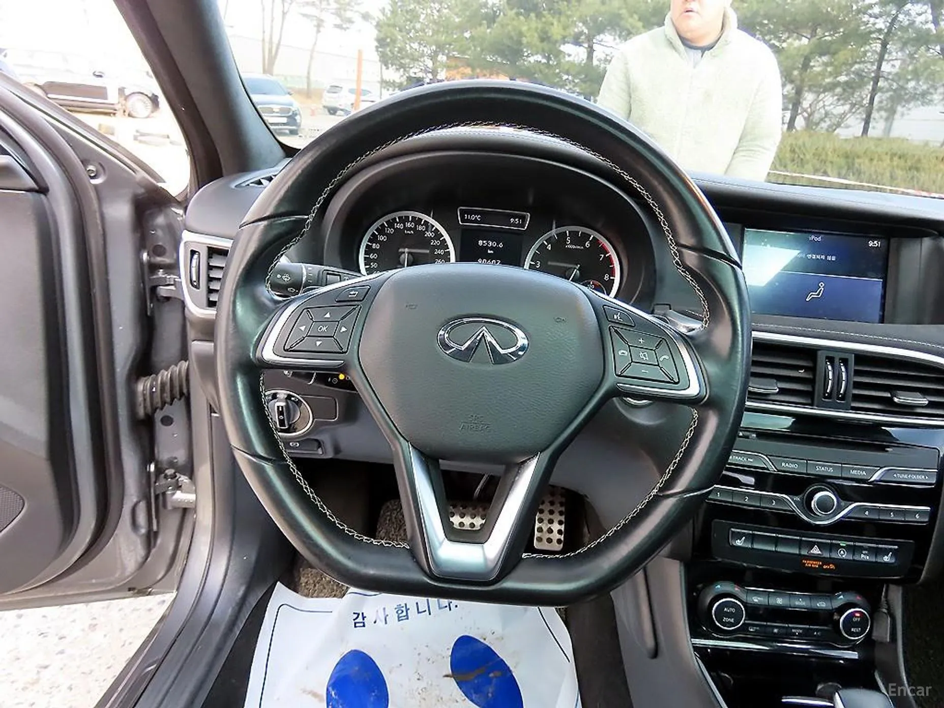 Infiniti Q30 превью 8