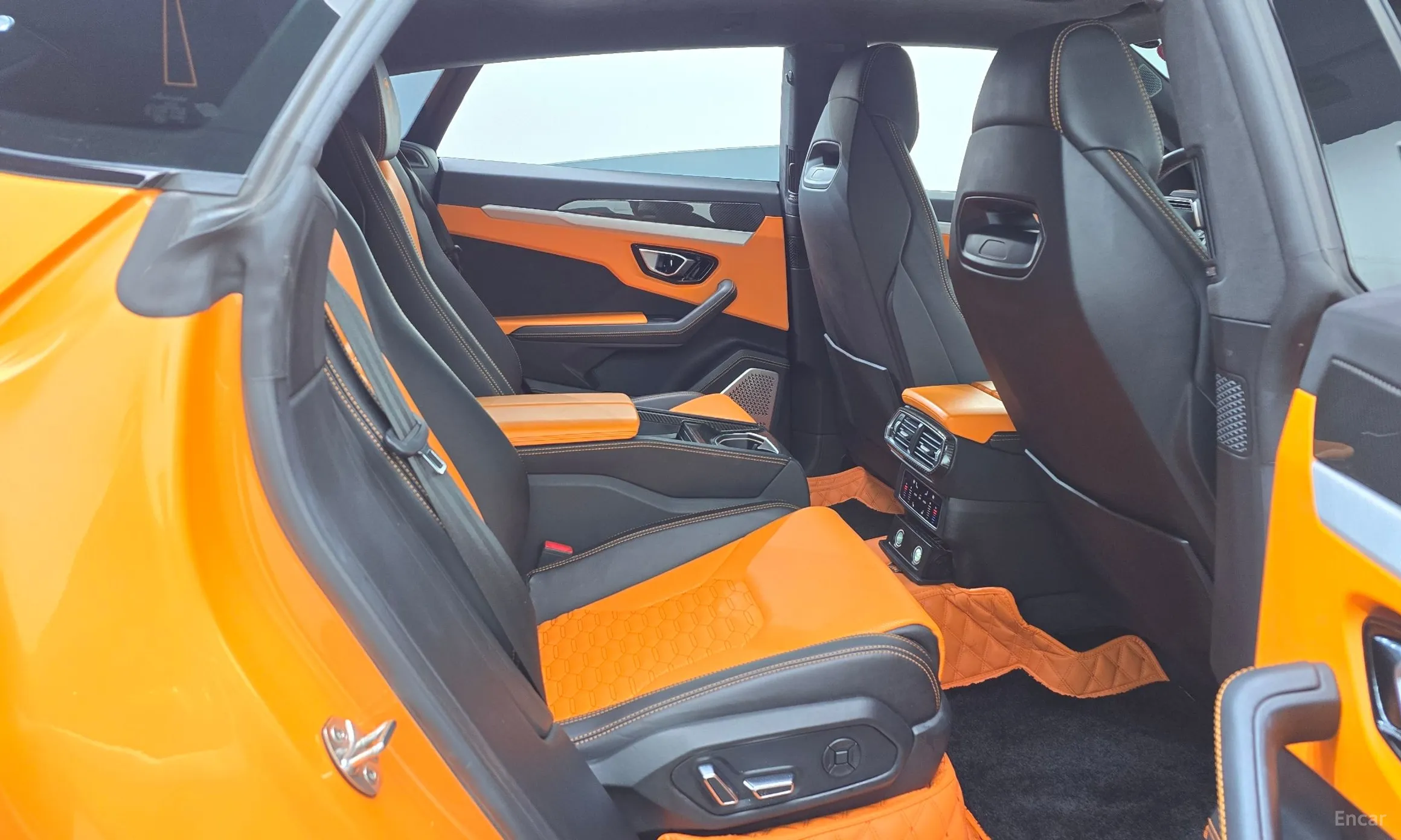 Lamborghini Urus превью 12