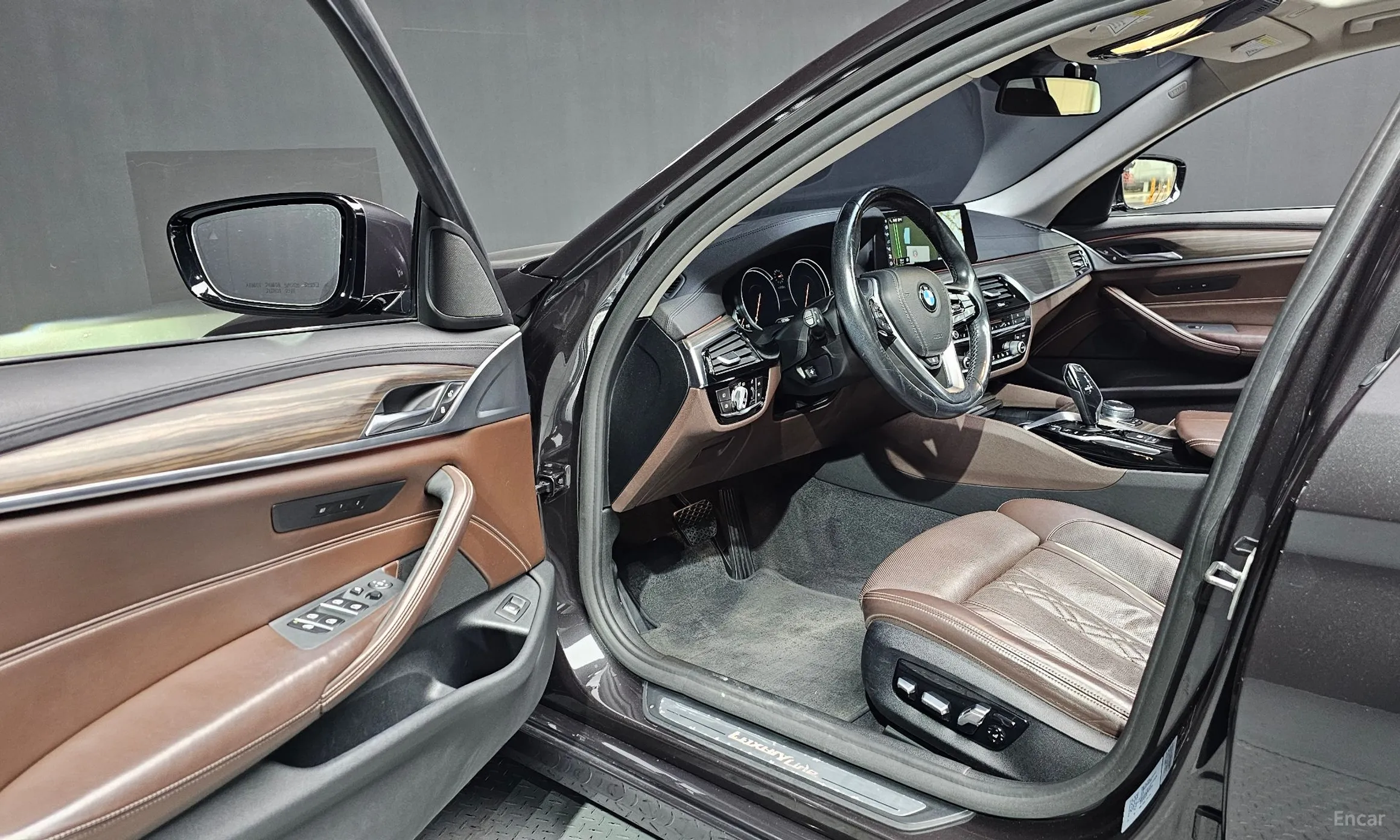 BMW 5 Series (G30) превью 10