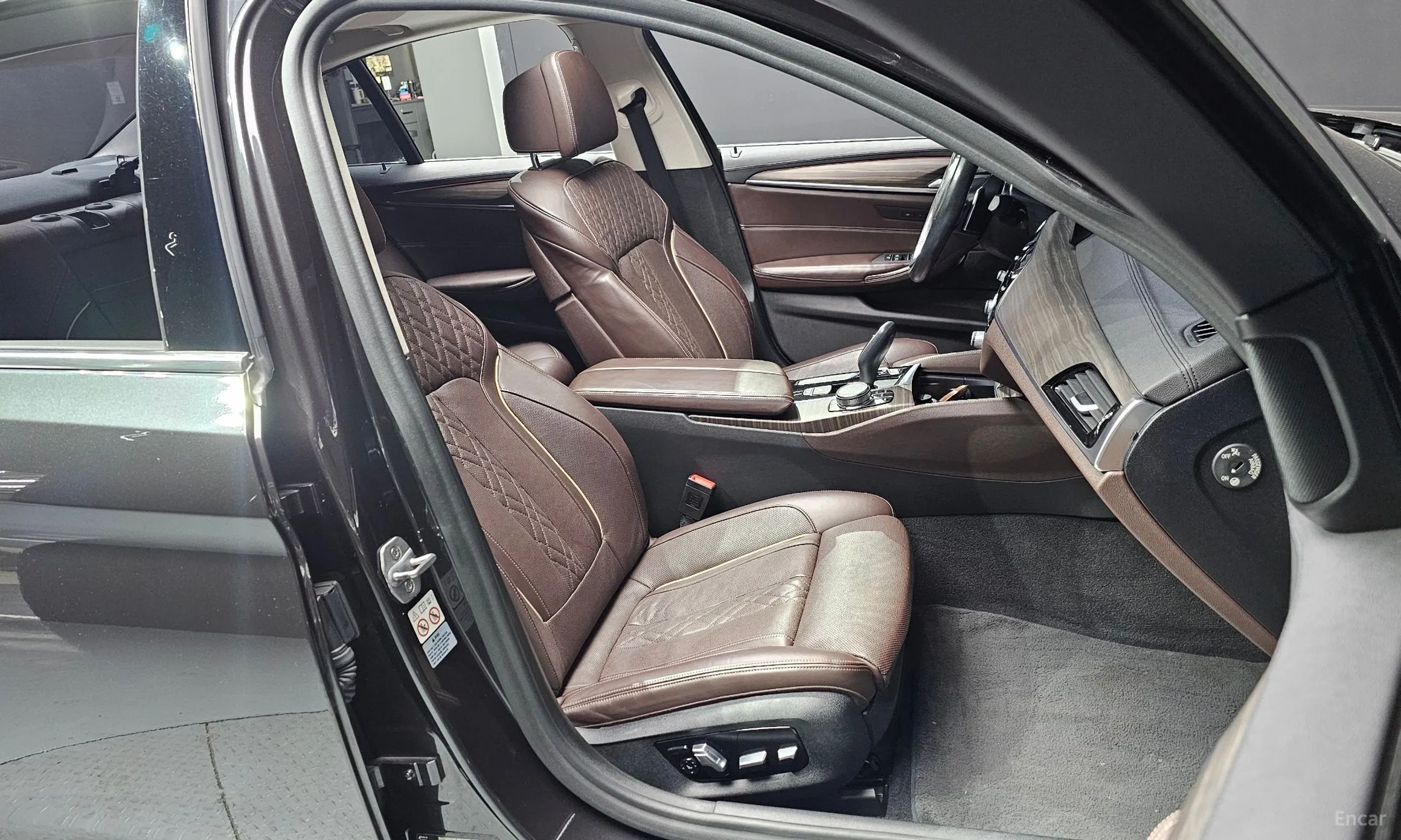 BMW 5 Series (G30) превью 11