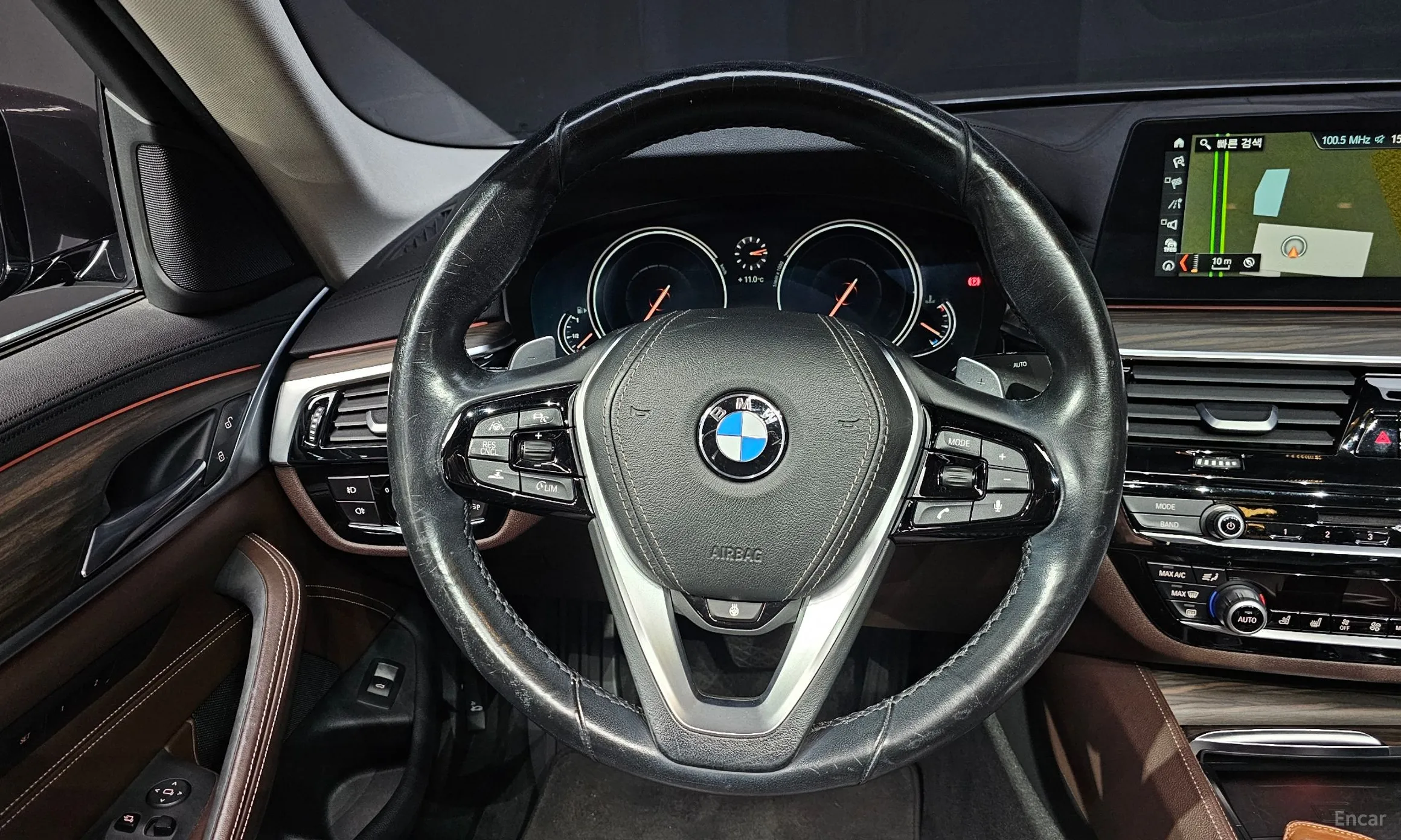 BMW 5 Series (G30) превью 13