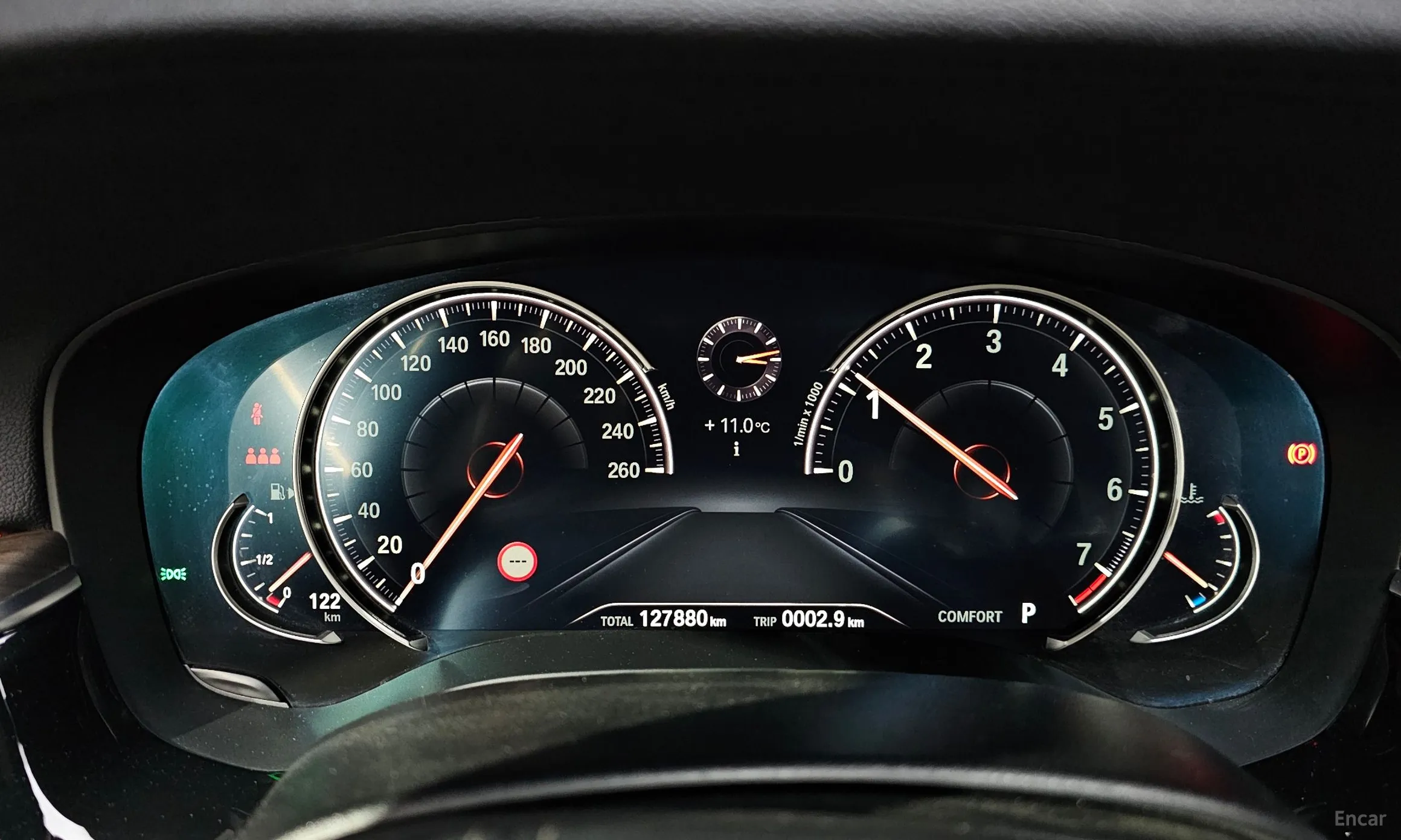 BMW 5 Series (G30) превью 8