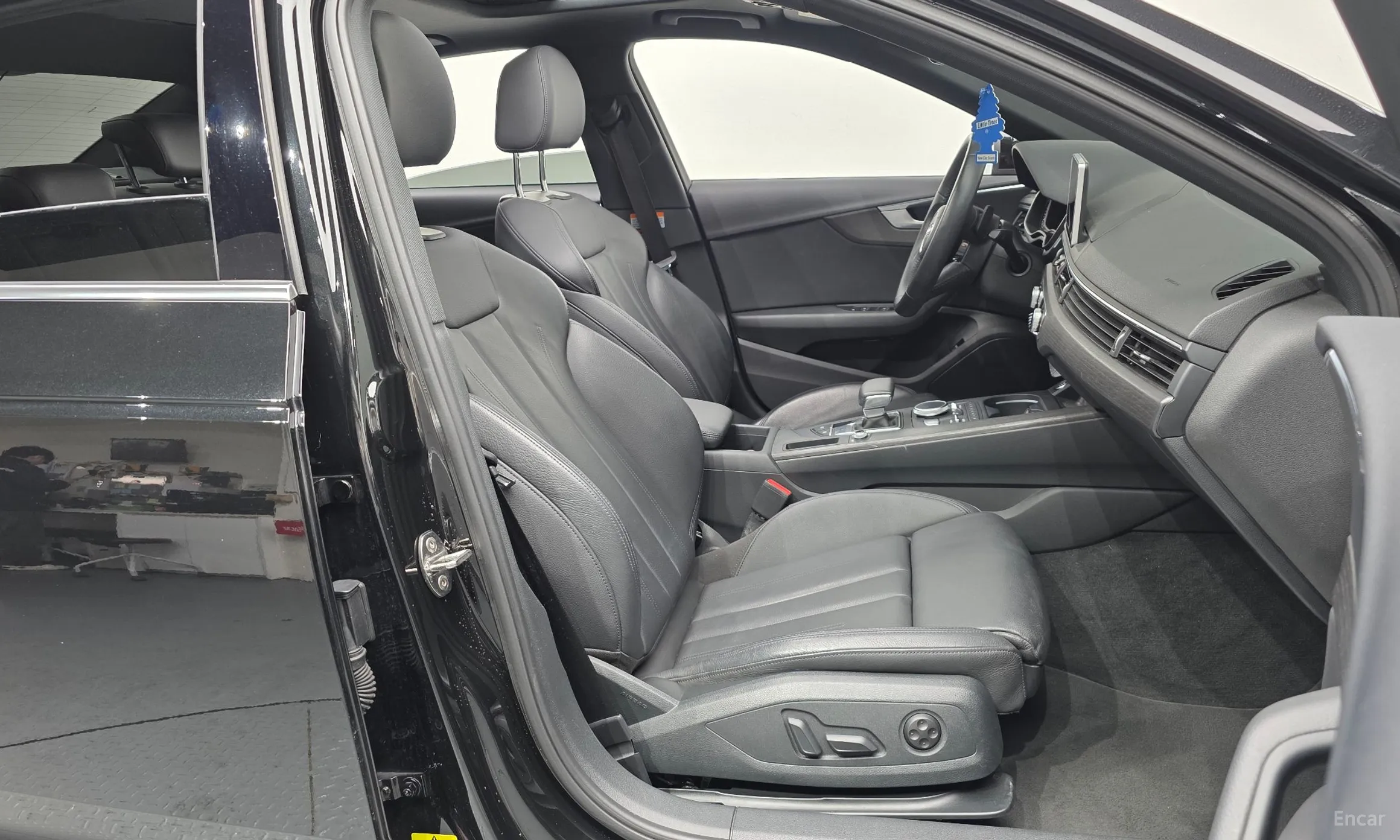 Audi A4 (B9) превью 11