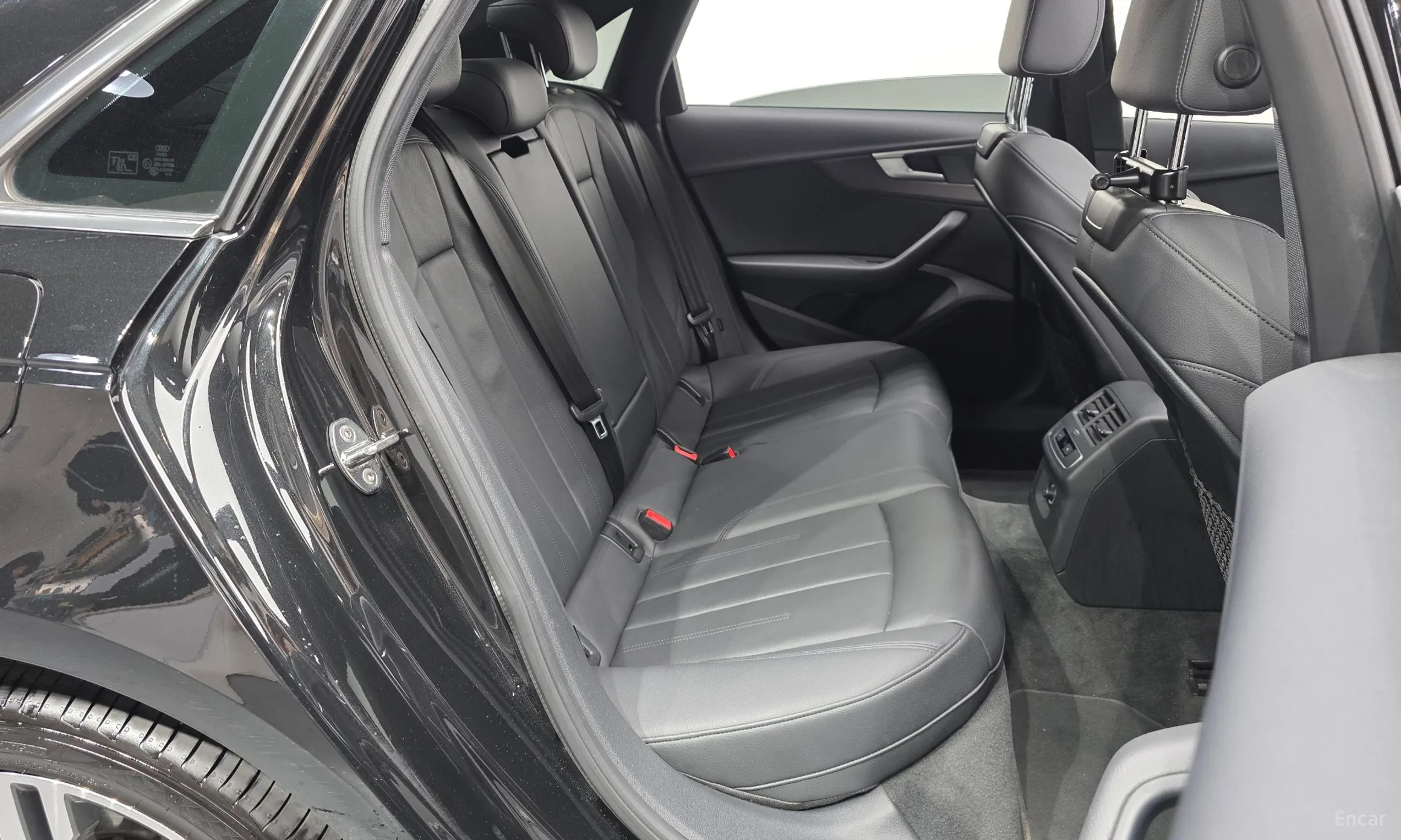 Audi A4 (B9) превью 12