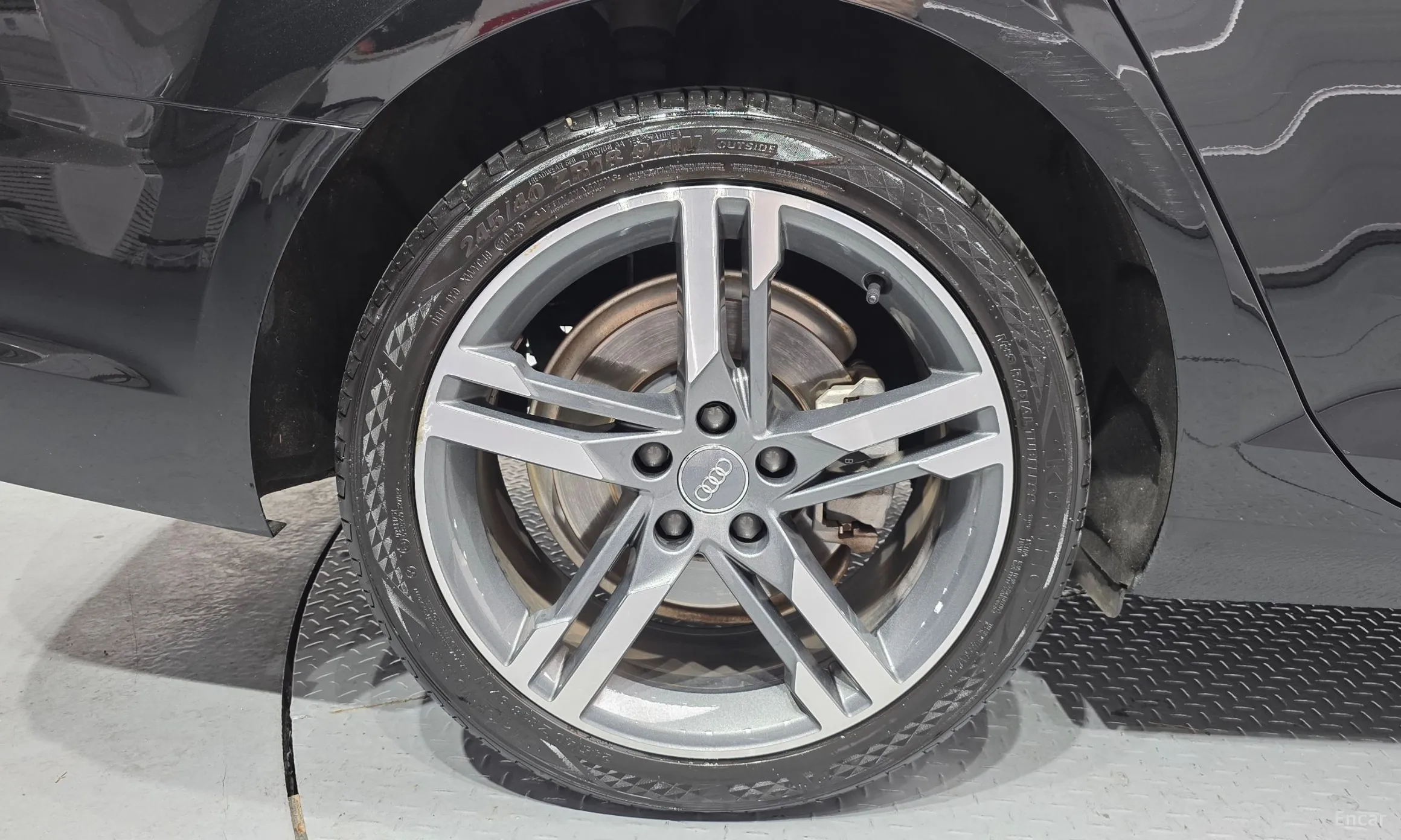 Audi A4 (B9) превью 5