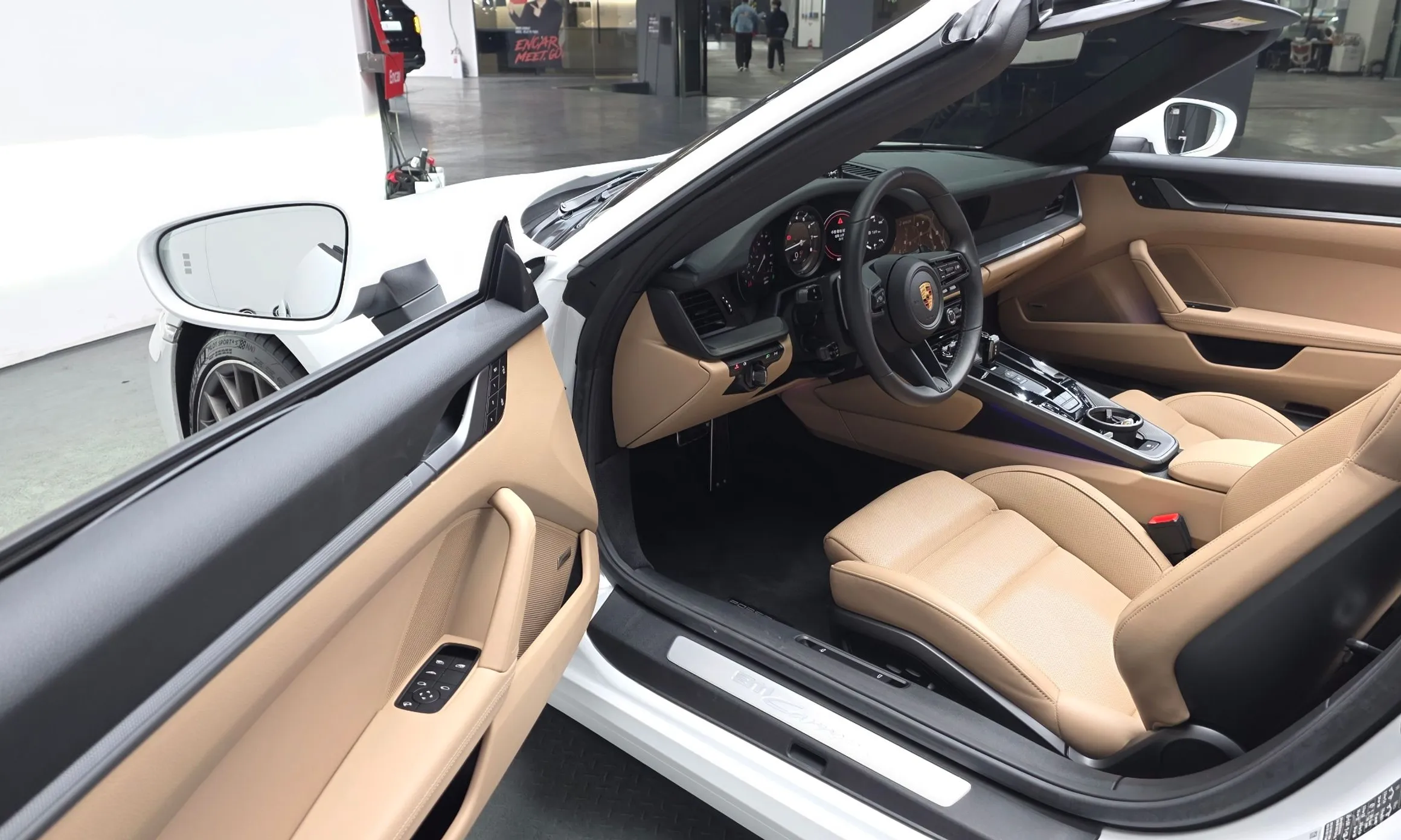 Porsche 911 (992) превью 12