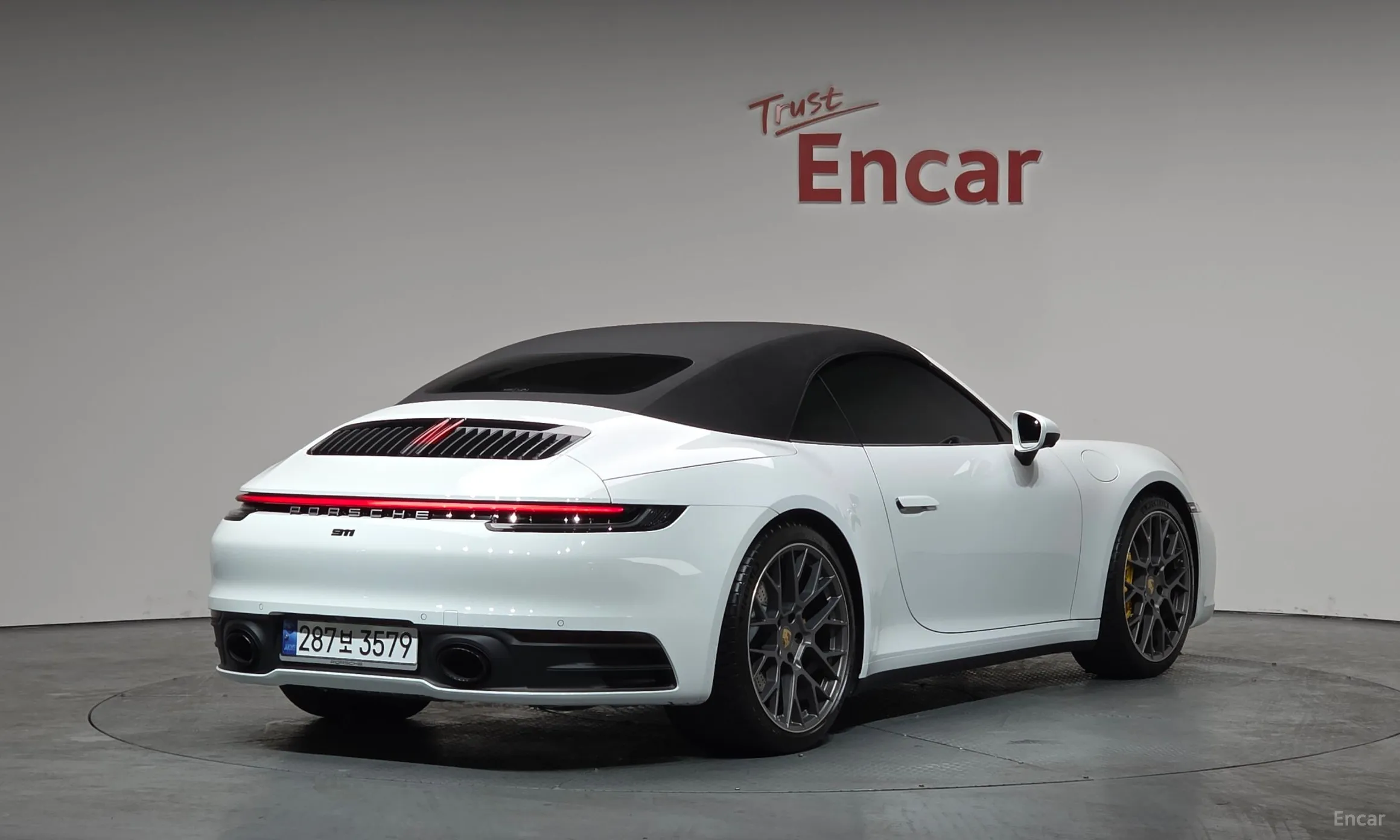 Porsche 911 (992) превью 19