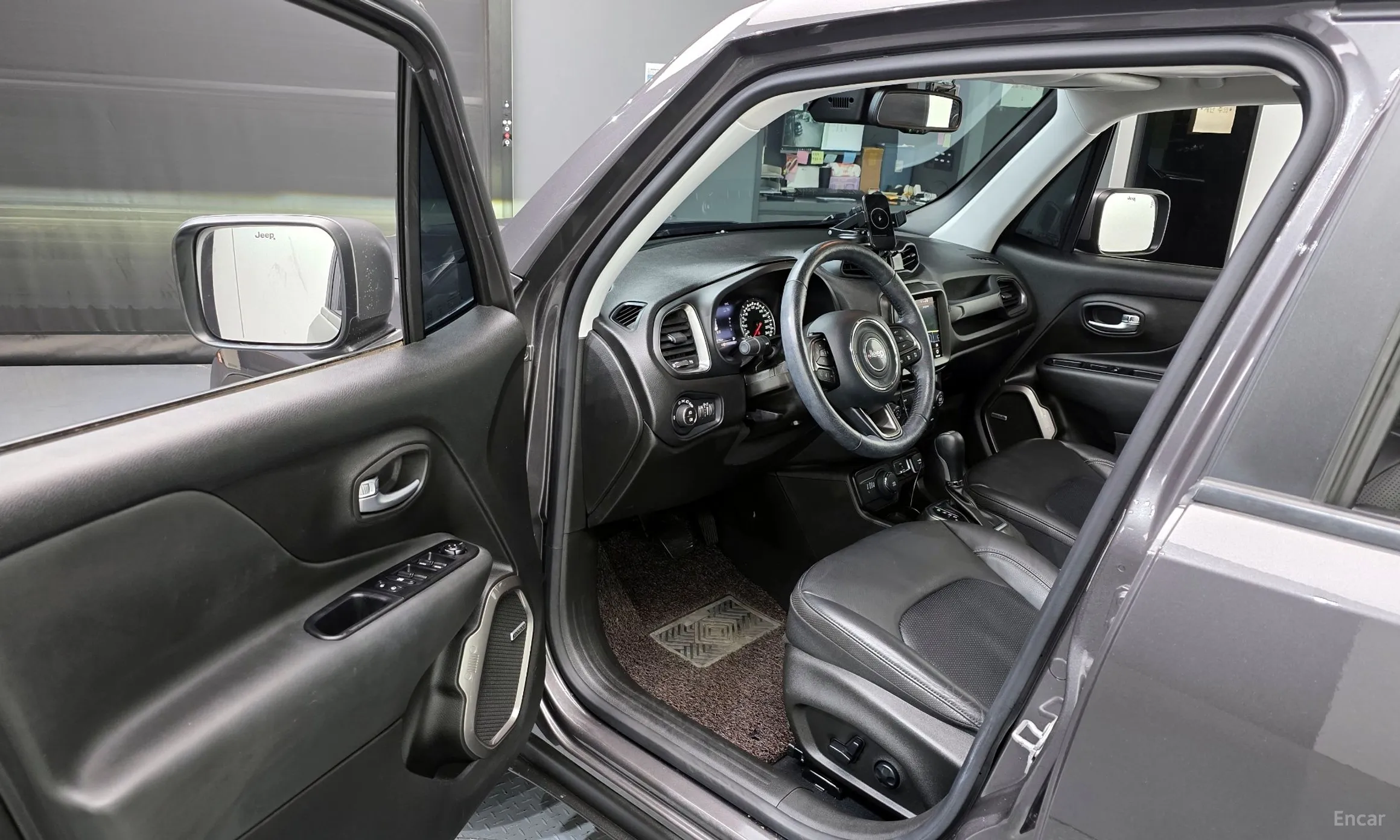 Jeep Renegade превью 10