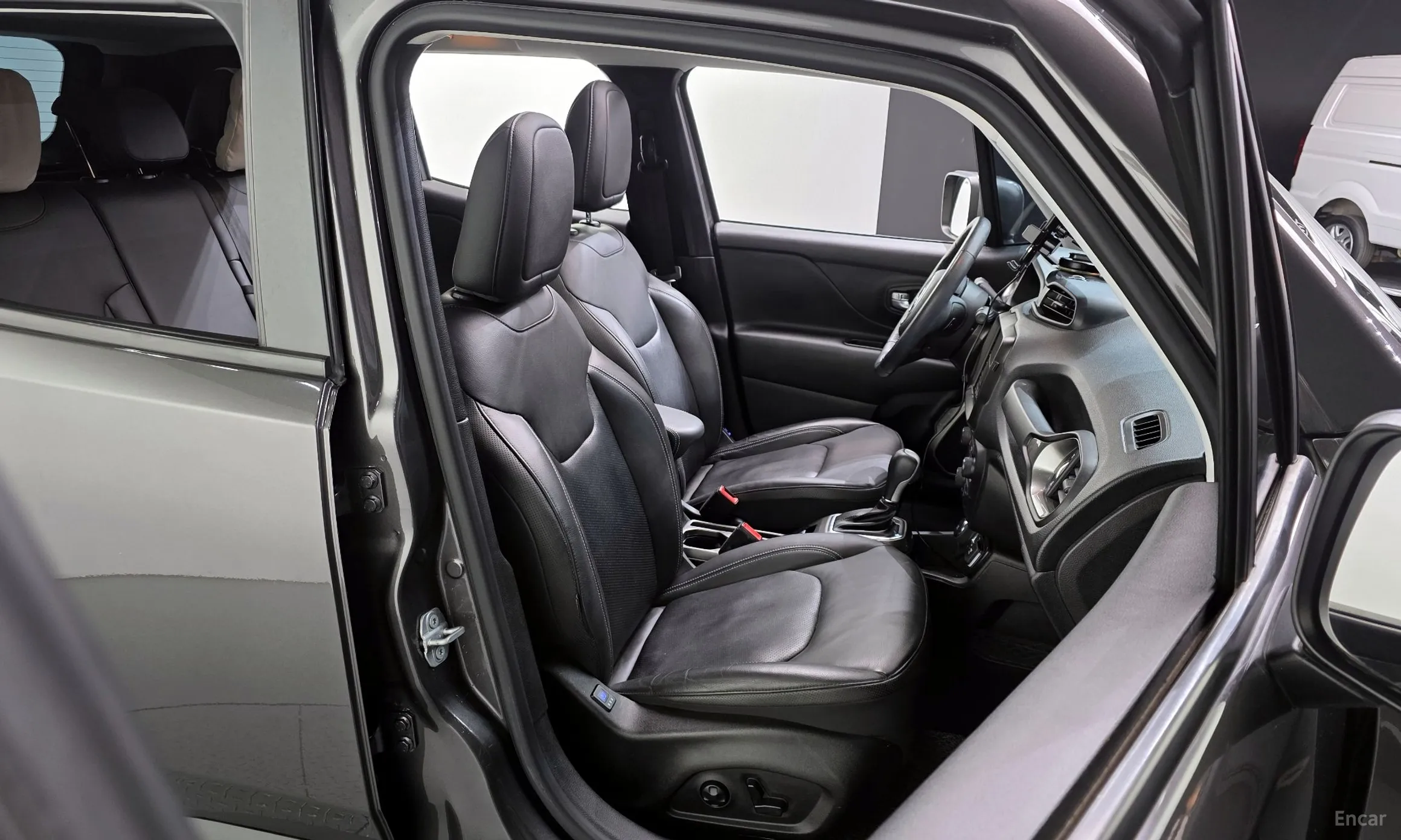 Jeep Renegade превью 12