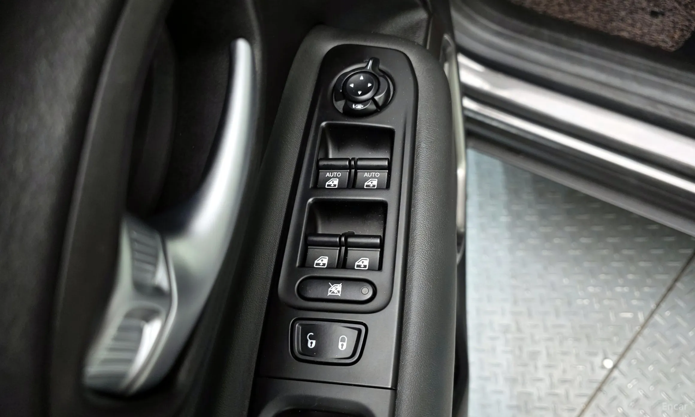 Jeep Renegade превью 14
