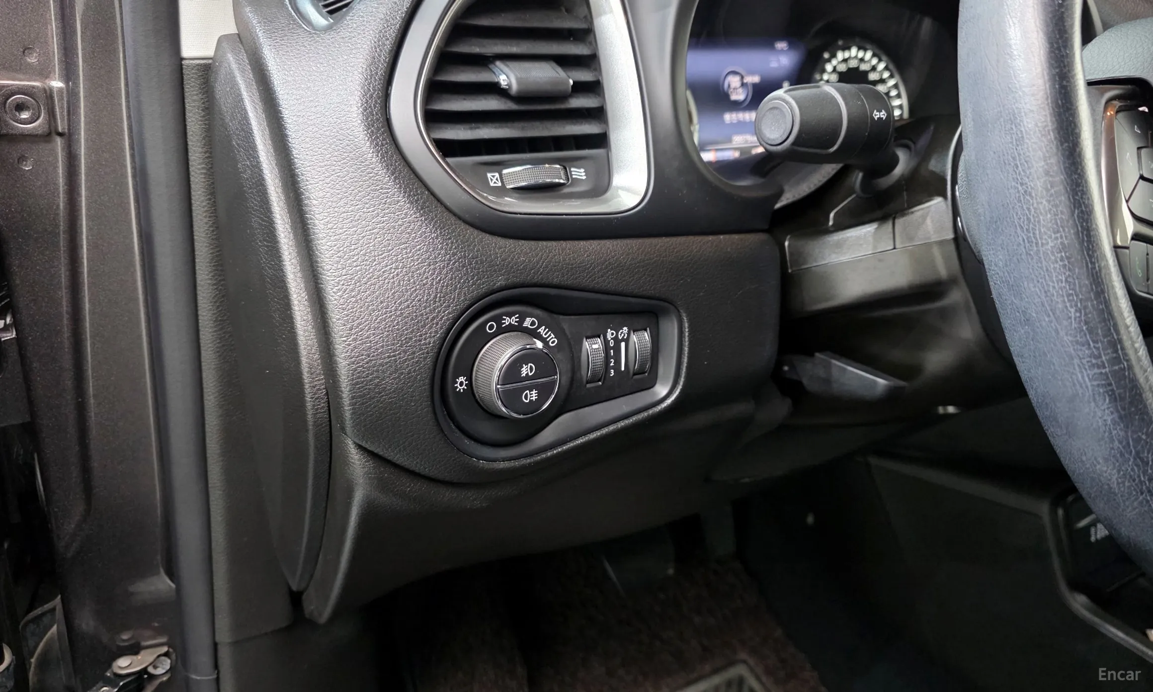 Jeep Renegade превью 15