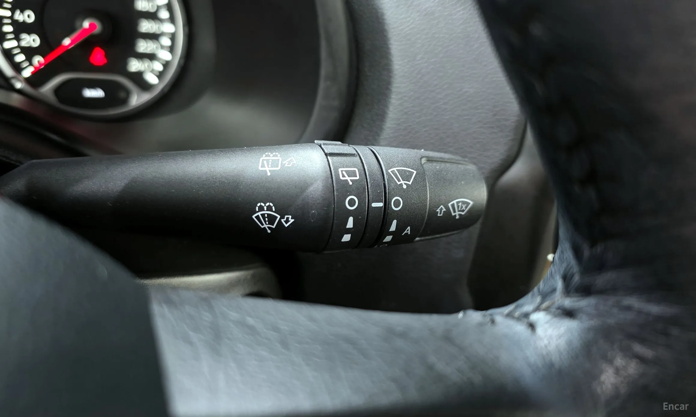 Jeep Renegade превью 16