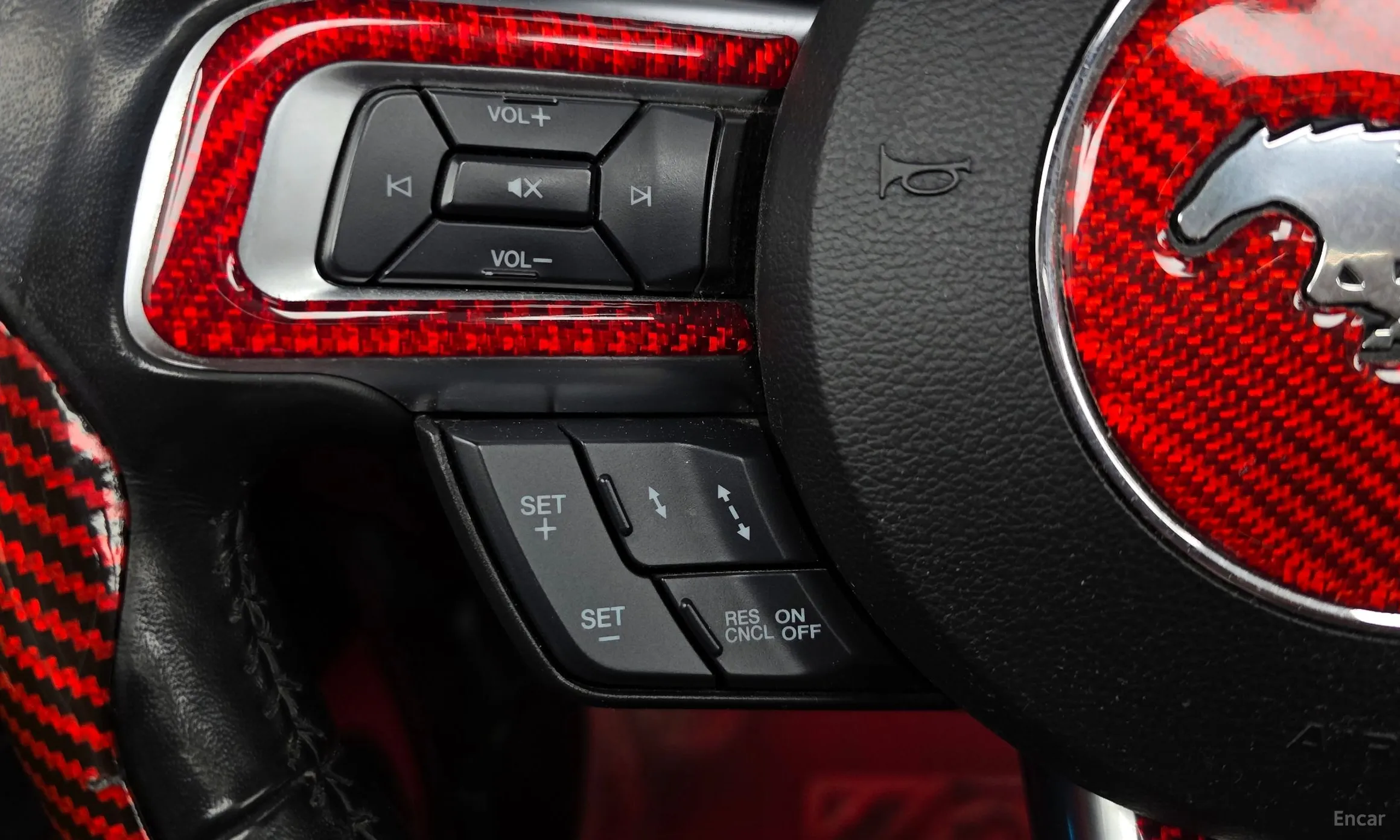 Ford Mustang превью 17